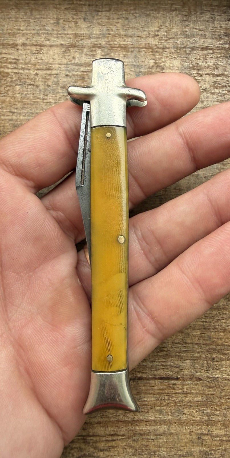 W.R. Case & Sons B1051 Fishtail Bow Tie Knife 1905-1914 Yellow Antique Rare