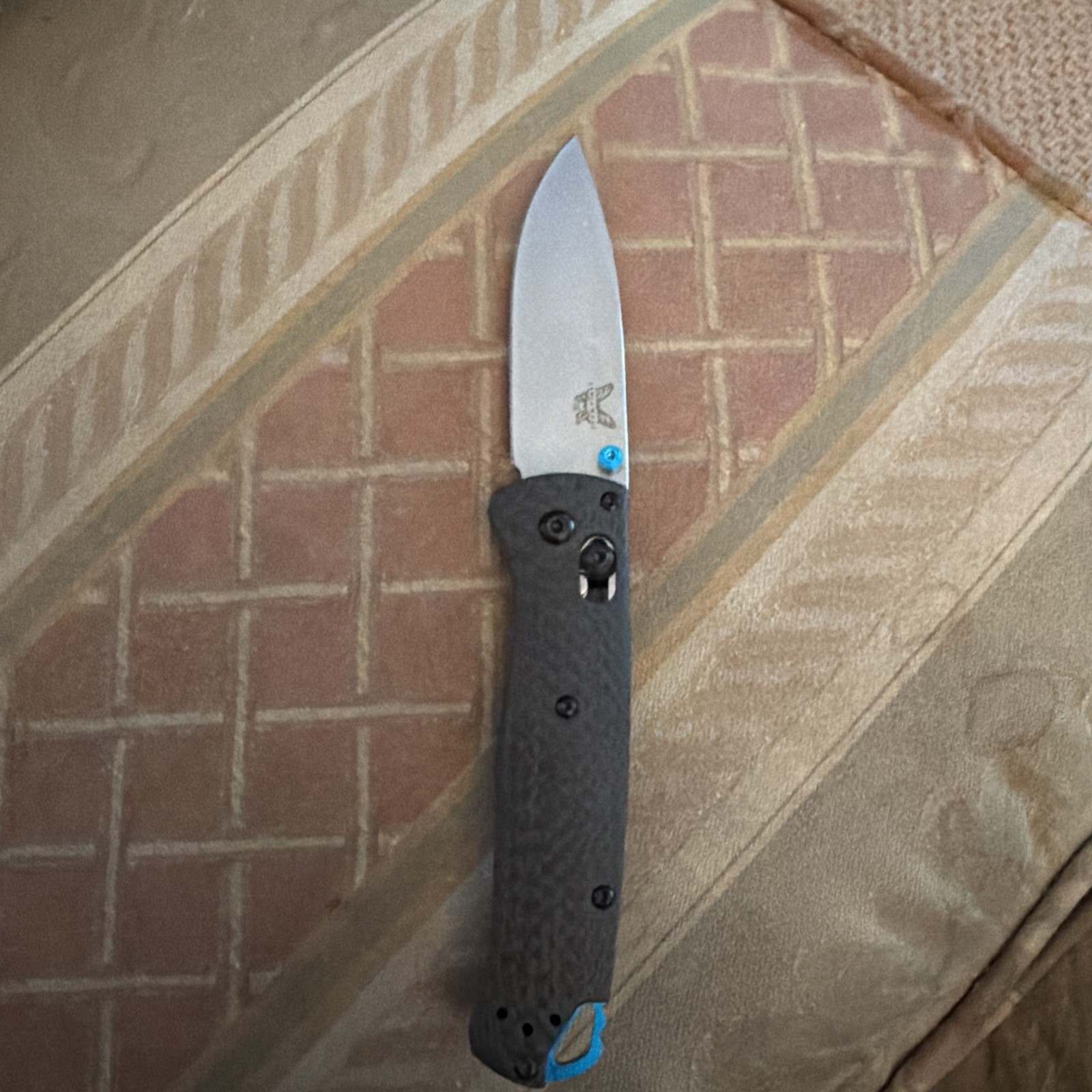 NEW Bugout 535 CPM-S90V Carbon Fiber AXIS Lock Folding Knife Free shippin