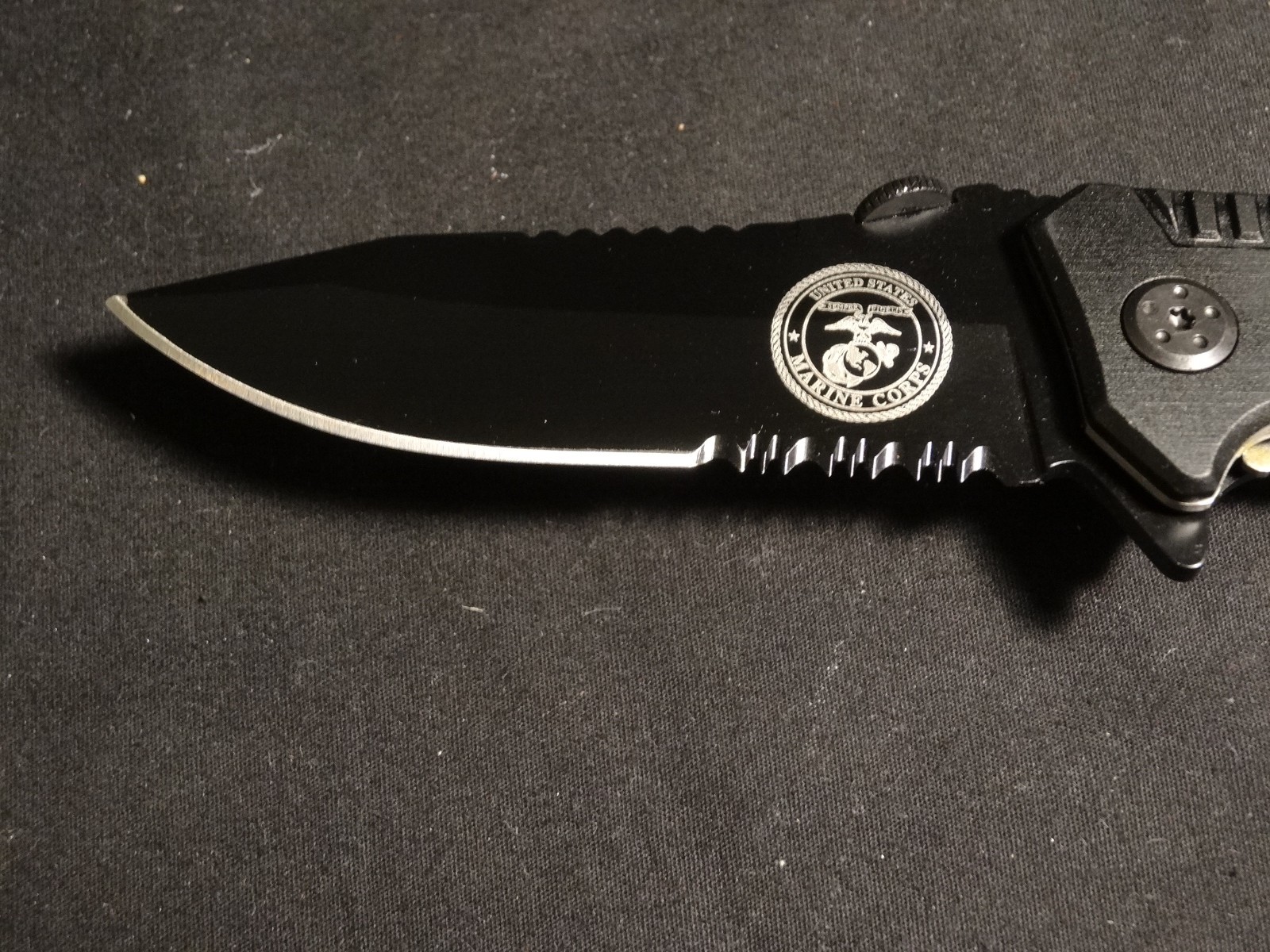 United States Marines YC-501M Tactical Folding Knife With Dog Tag