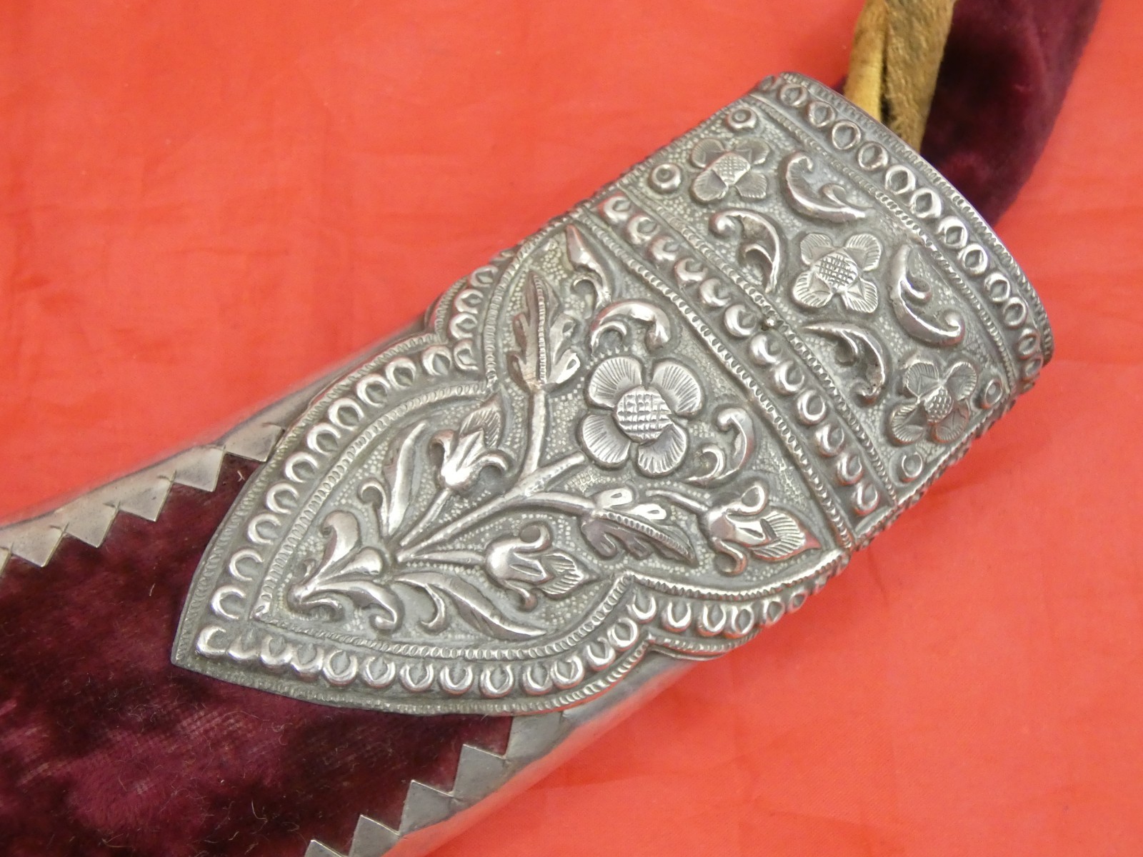 EXCEPTIONAL QUALITY ANTIQUE SILVER MOUNTED KUKRI DAGGER NEPAL INDIA Gurgha Sword