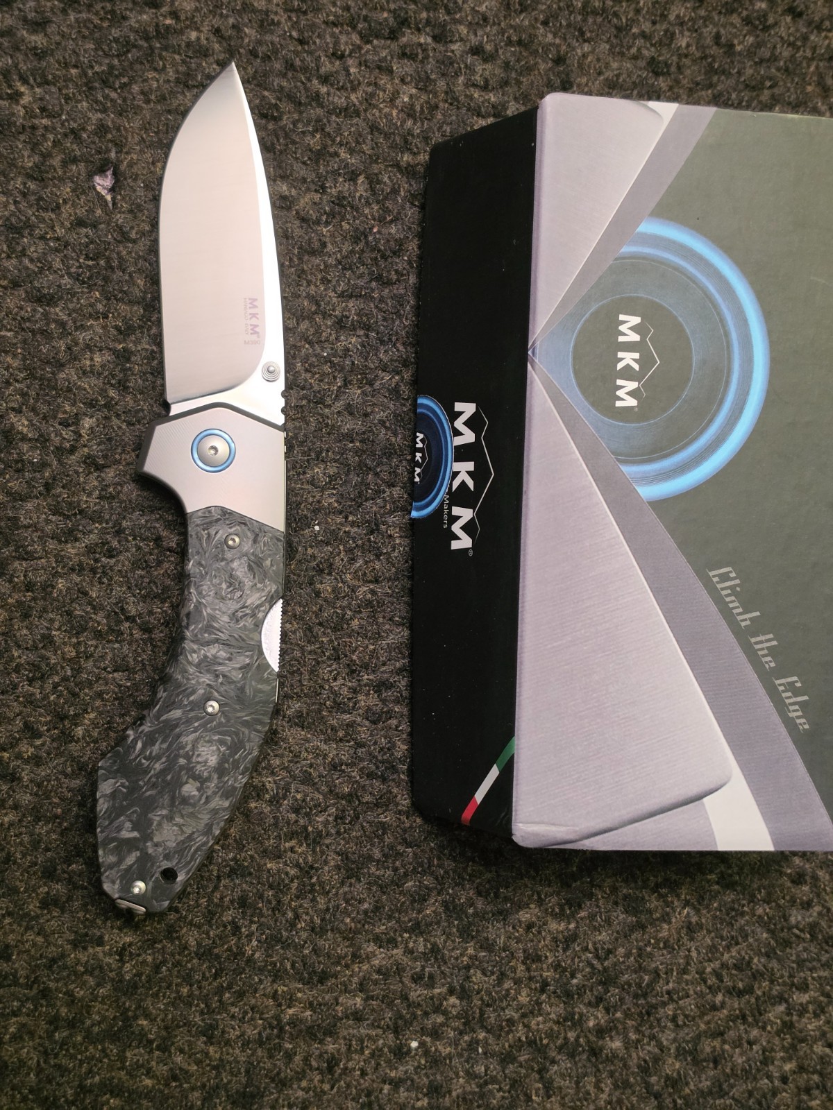 MKM Hero in Carbon Fiber – M390 – Pristine!!!