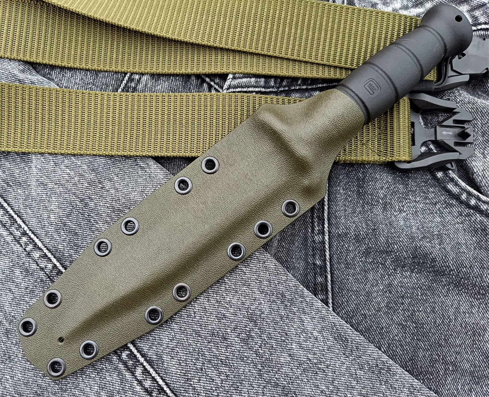Glock 78/81 custom olive kydex sheath. Only the scabbard. Scabbard with mount