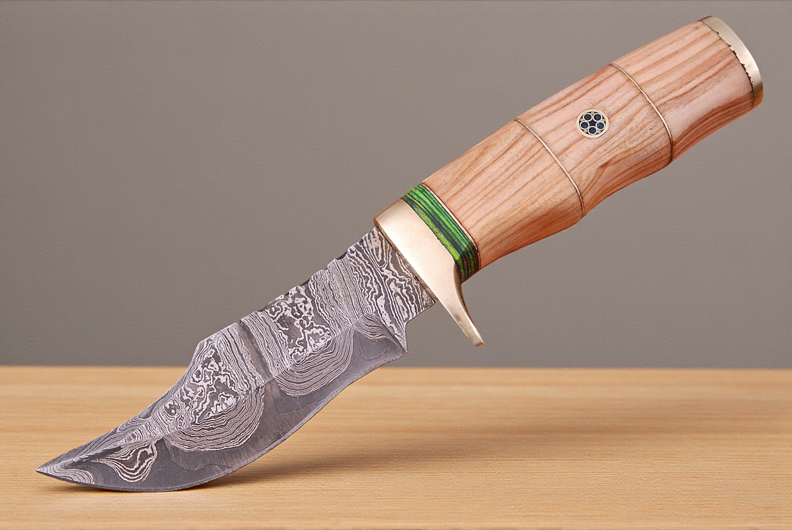 Custom Made Damascus Hunting Knife Hand Forged Damascus Steel Sharp Blade