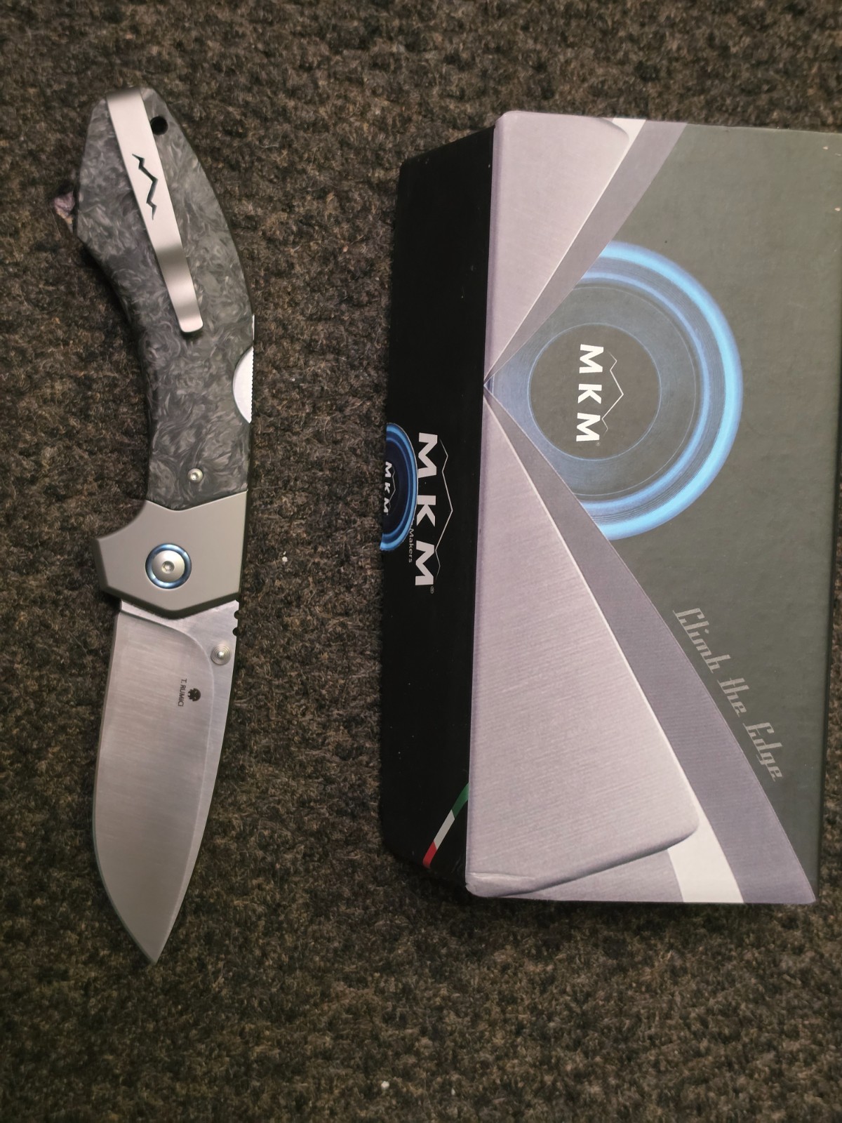 MKM Hero in Carbon Fiber – M390 – Pristine!!!