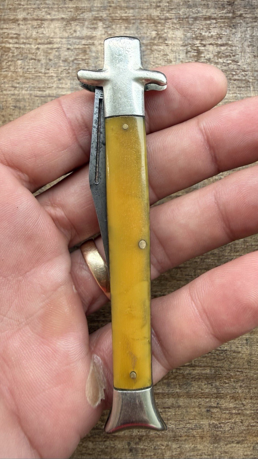 W.R. Case & Sons B1051 Fishtail Bow Tie Knife 1905-1914 Yellow Antique Rare