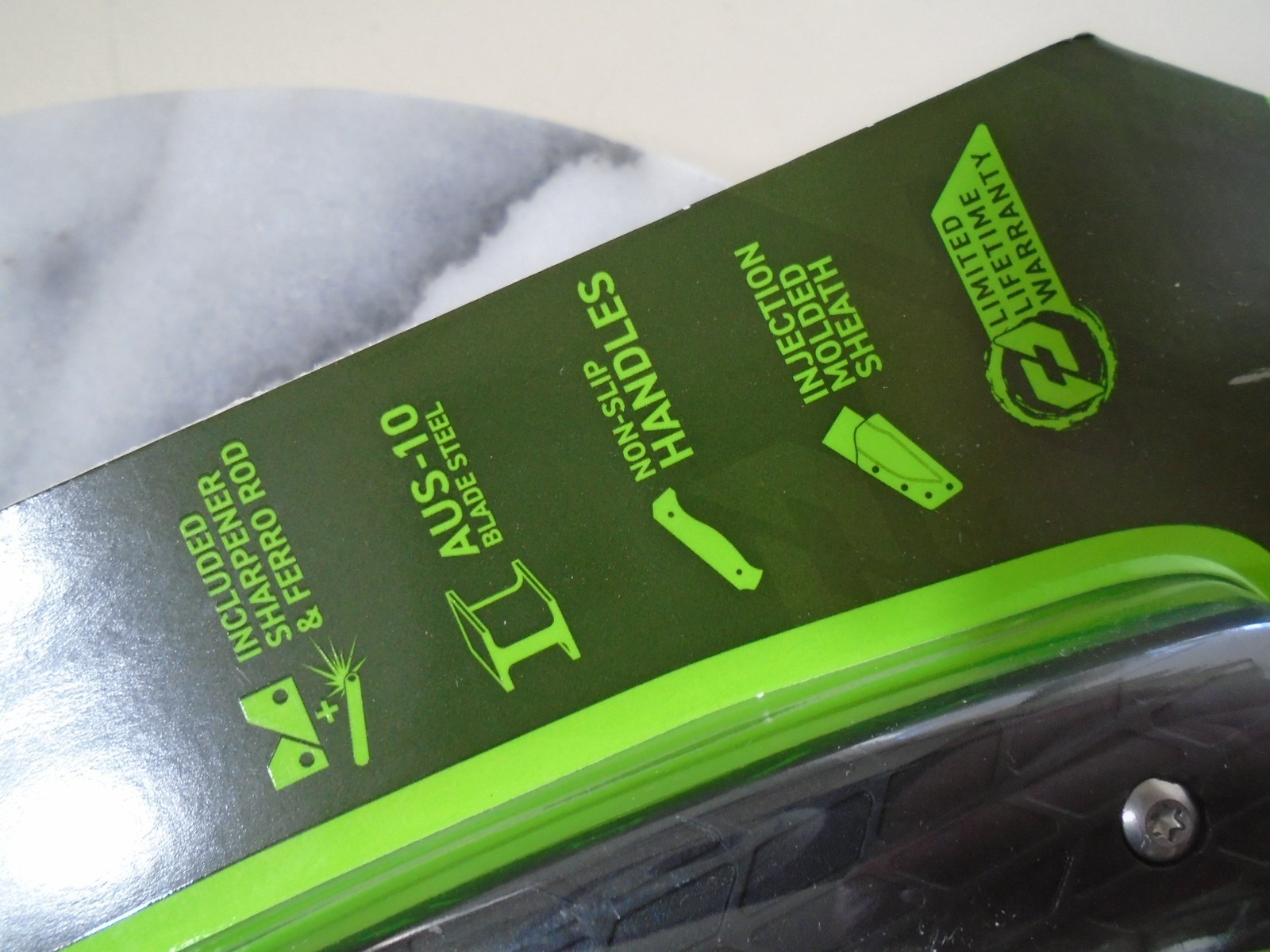 Schrade Exertion Full Tang Fixed Blade Survival Knife Ferro Sharpener Aus-10A