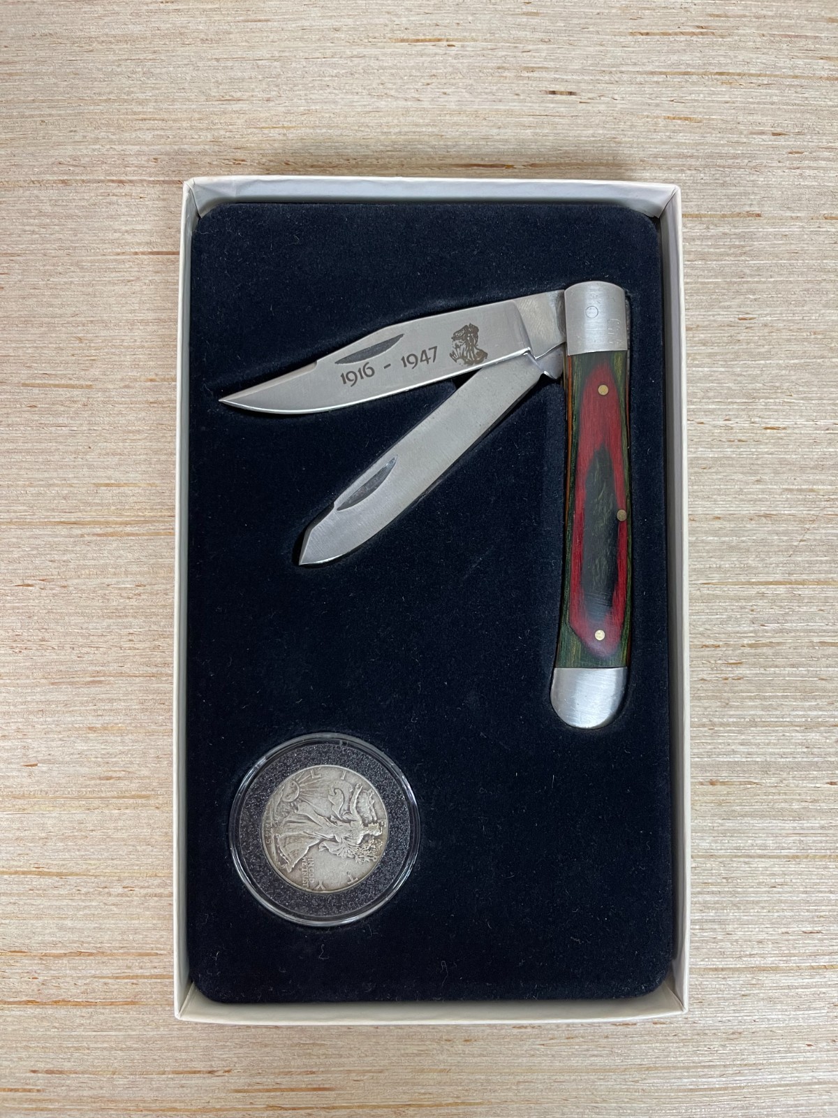 1945 Walking Liberty Half Dollar 90 % Silver Cherokee Pocket Knife Box Set