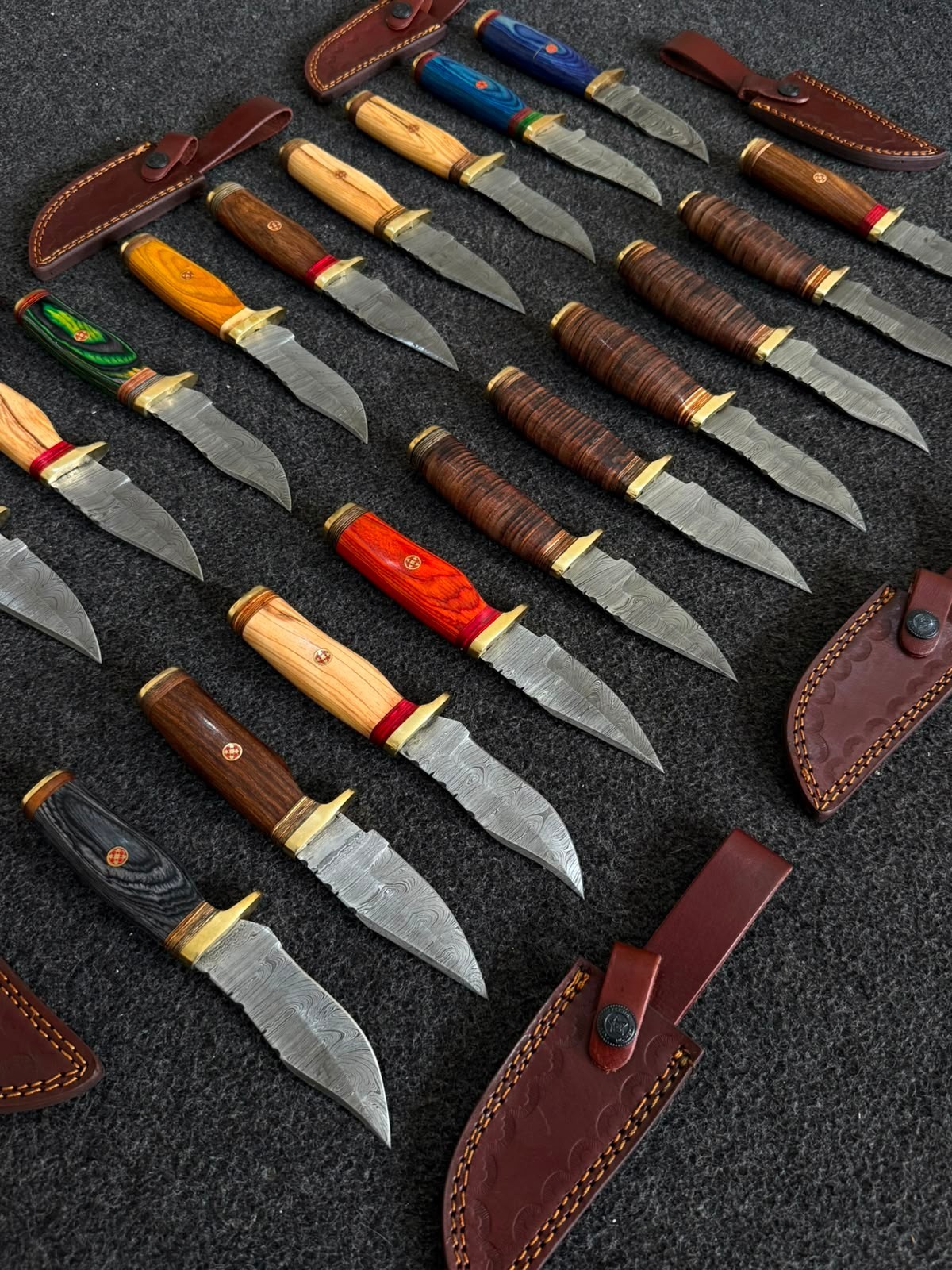 WHOLESALE LOT OF 20 CUSTOM HANDMADE DAMASCUS STEEL 8″ HUTING KNIVES WITH SHEATH