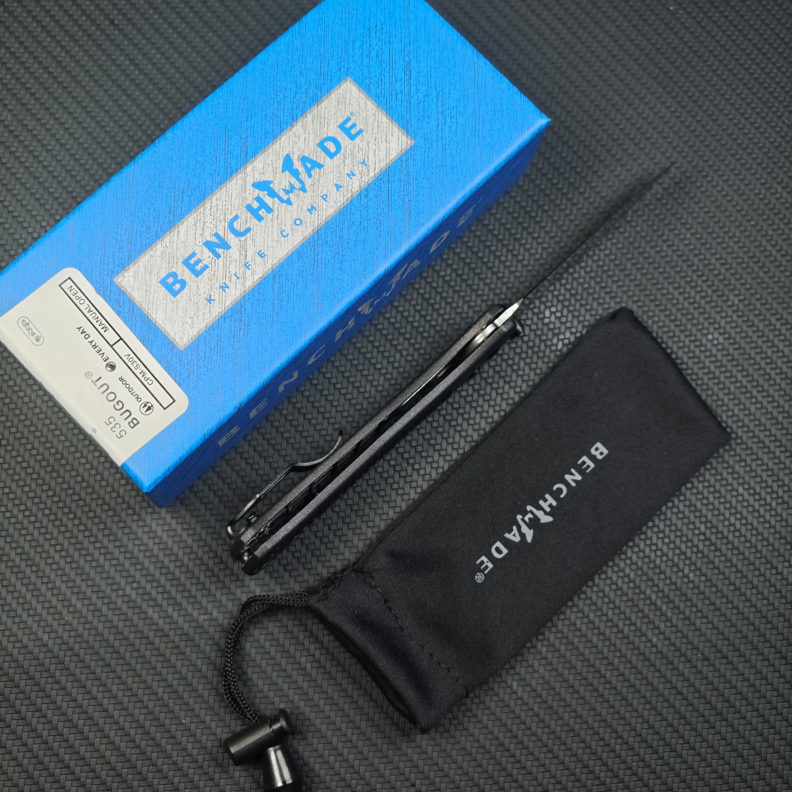 Benchmade-Knives Bugout-(535) Black CF-Elite Handle CPM-S30V-Steel Knives EDC