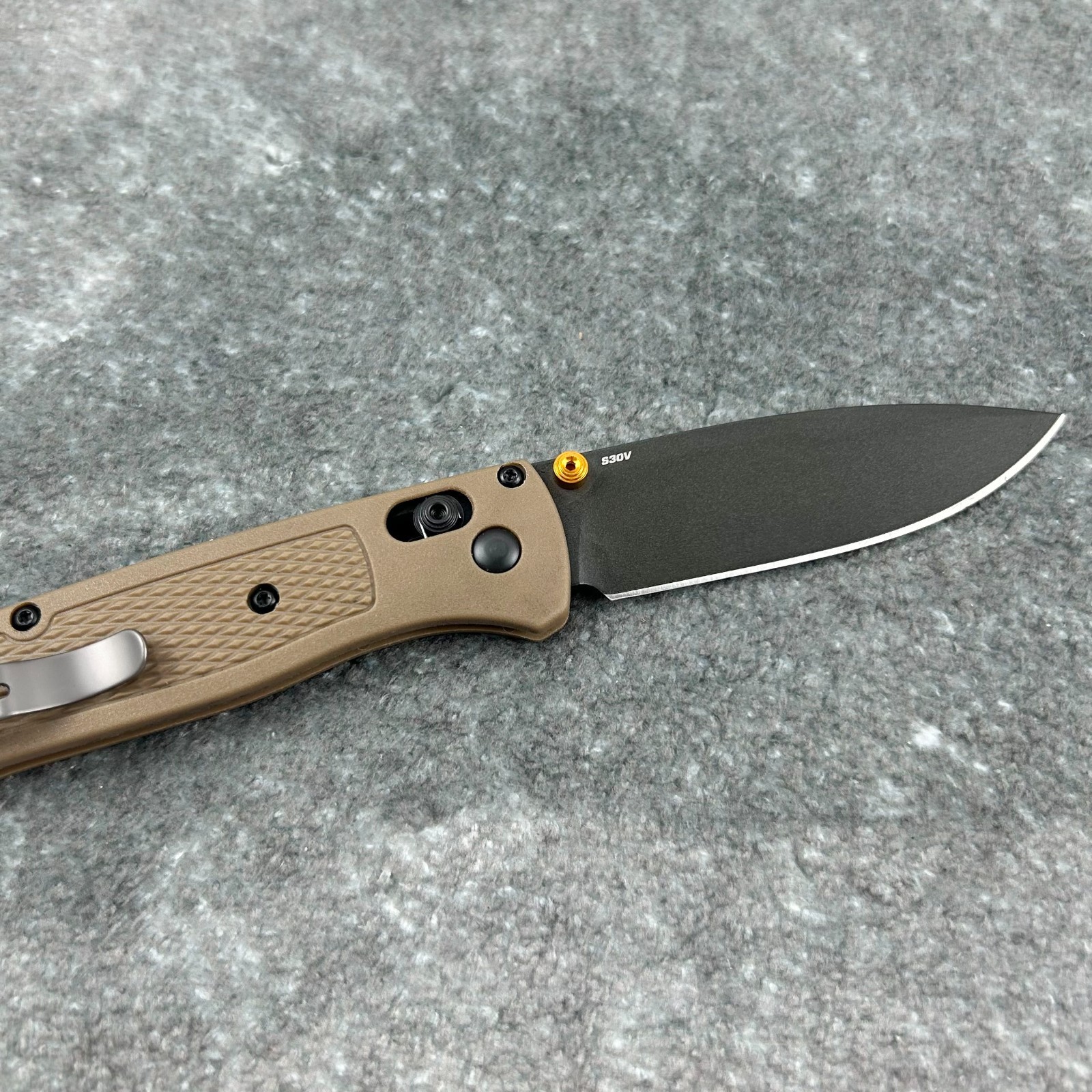 Benchmade 535GRY-1 Bugout AXIS CPM-S30V Folding Knife 3.24″ Gray Handle