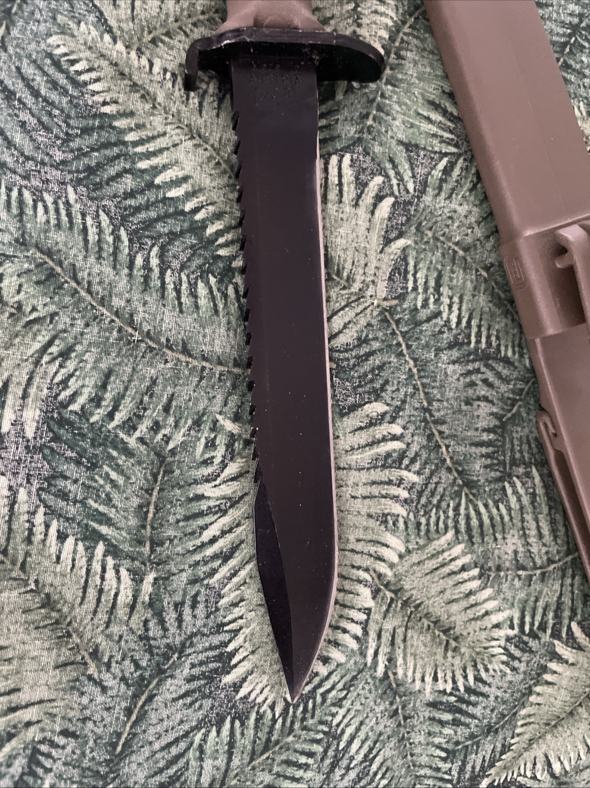 Glock 81 Austria bayonet fixed blade knife & sawback spine & Glock sheath