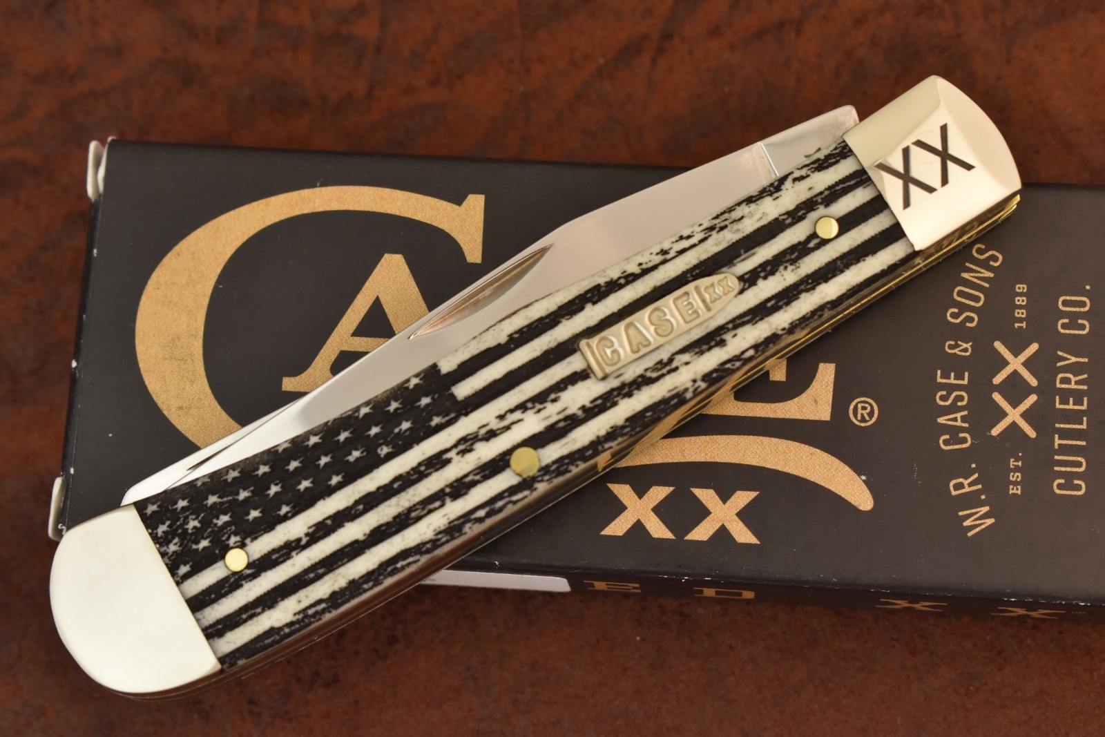 CASE XX USA 2025 NATURAL BONE UNITED STATES FLAG FULL SIZE TRAPPER KNIFE 6254 SS