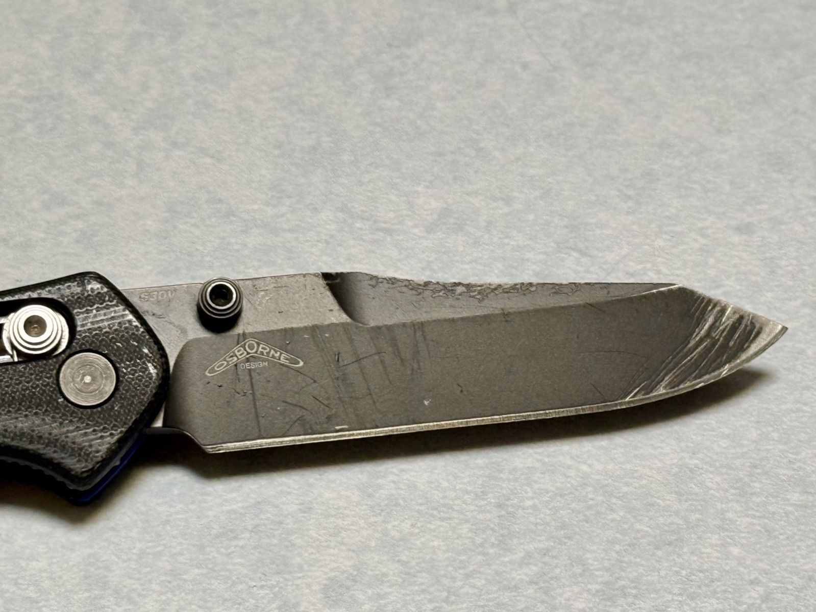 Benchmade 945BK-1 Mini Osborne Axis Reverse Tanto S30V Black/Blue G10
