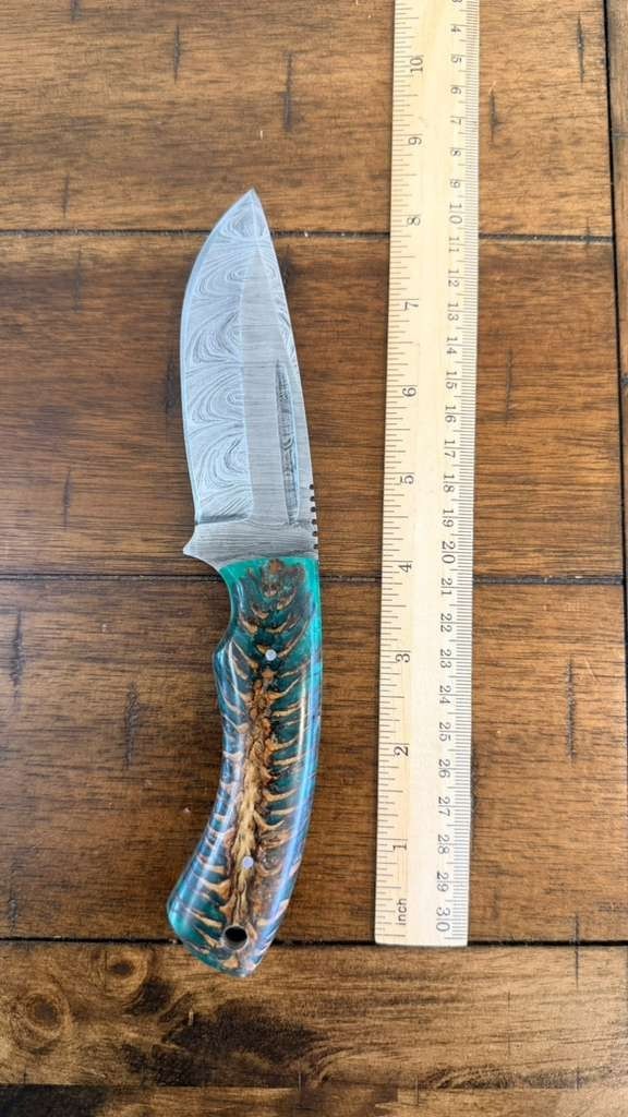 8.5″ CUSTOM HANDMADE DAMASCUS PINE CONE RESIN HANDLE KNIFE W/LANYARD & SHEATH