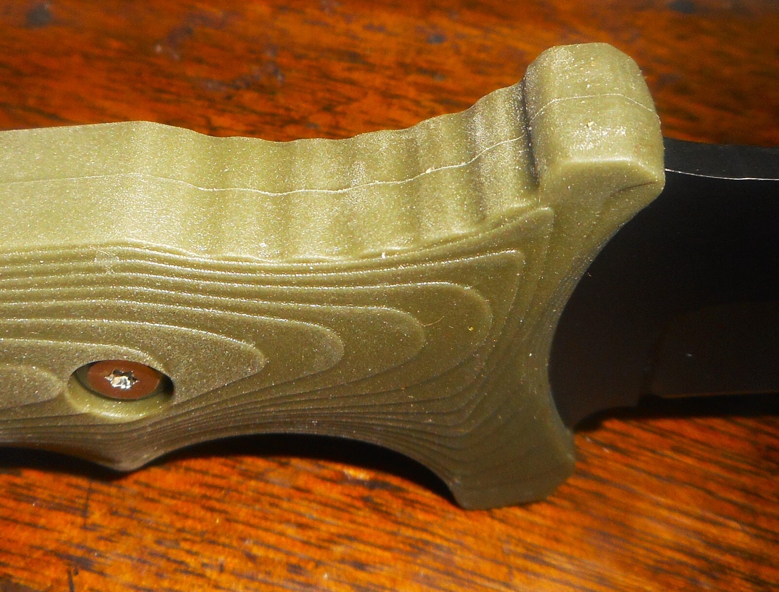 ARMY GREEN-HANDLE COMBAT KNIFE AND HARD SHEATH