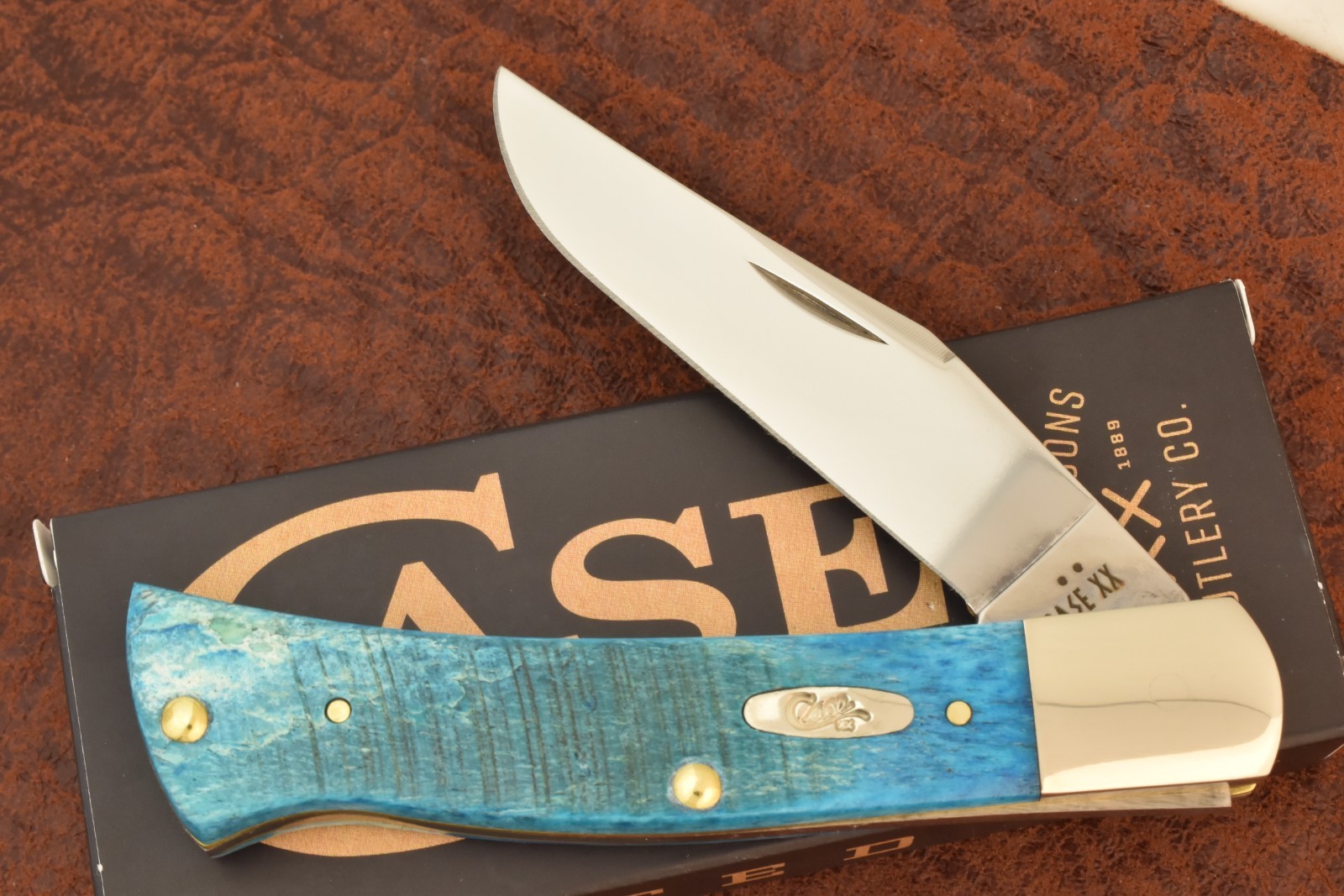 CASE XX USA 2026 SAWCUT CARIBBEAN BLUE BONE AXE HANDLE KNIFE TB61135 SS (36513)