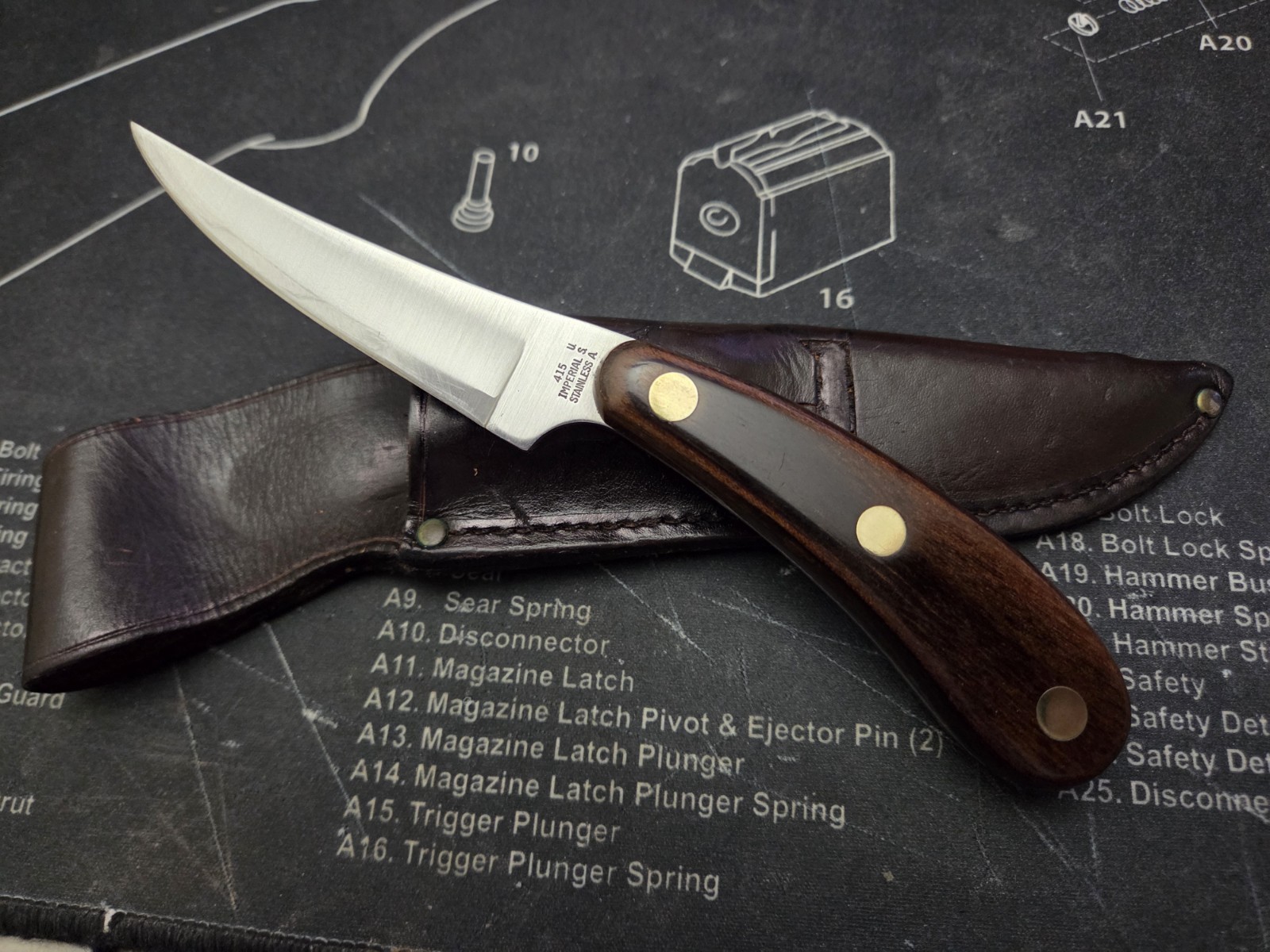 Frontier Double Eagle Mod. 415 Fixed SS USA with Leather Sheath By Imperial.