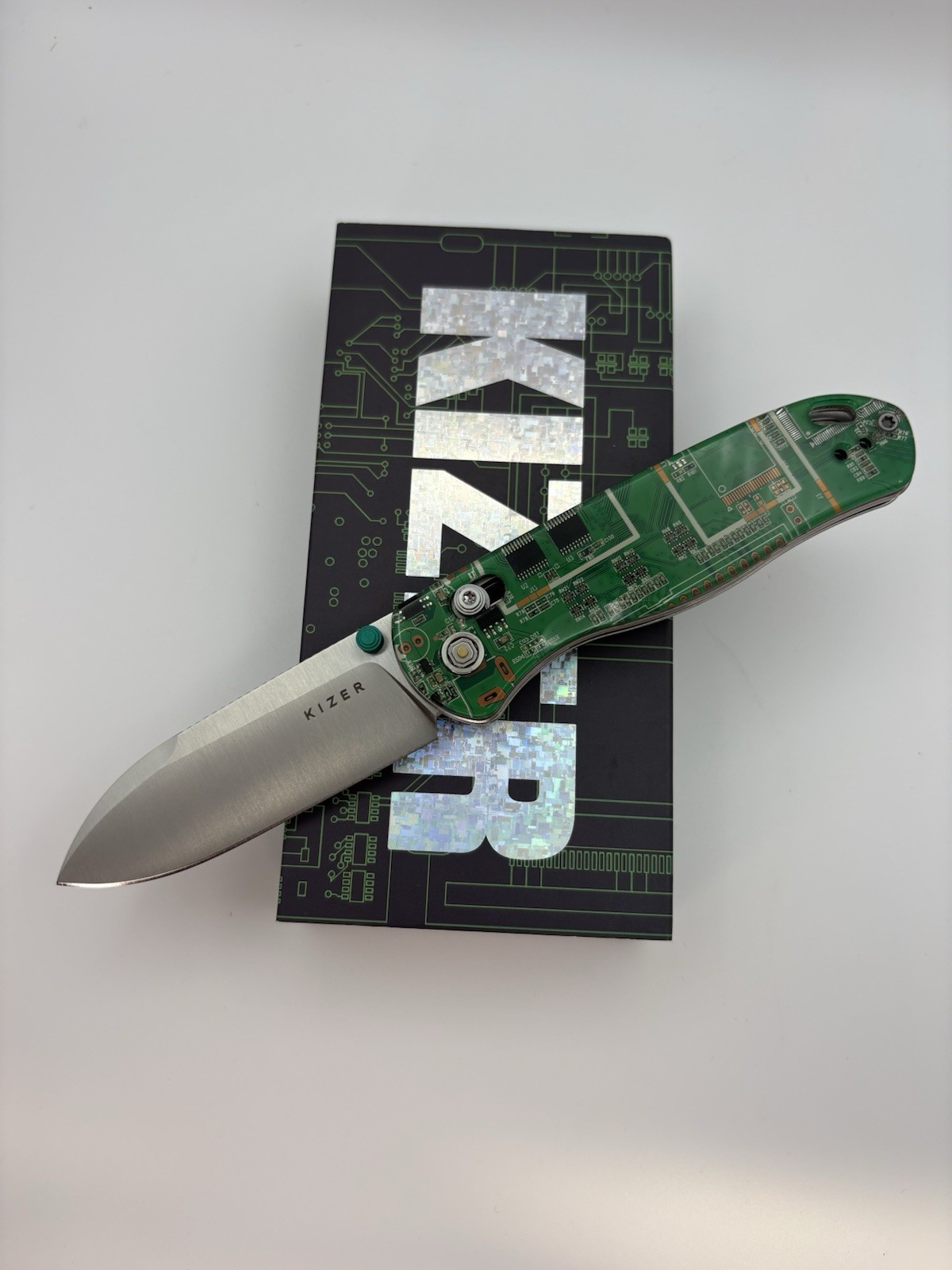 Kizer Drop Bear PCB Resin Exclusive Nitro V Satin Blsde