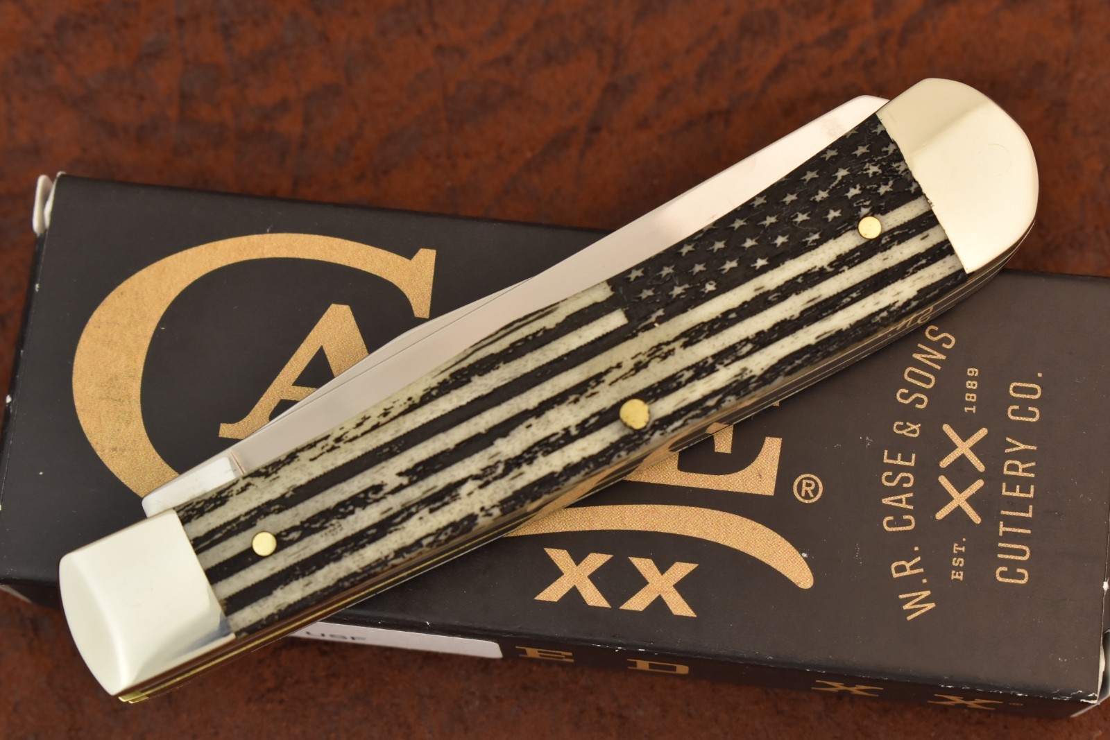 CASE XX USA 2025 NATURAL BONE UNITED STATES FLAG FULL SIZE TRAPPER KNIFE 6254 SS
