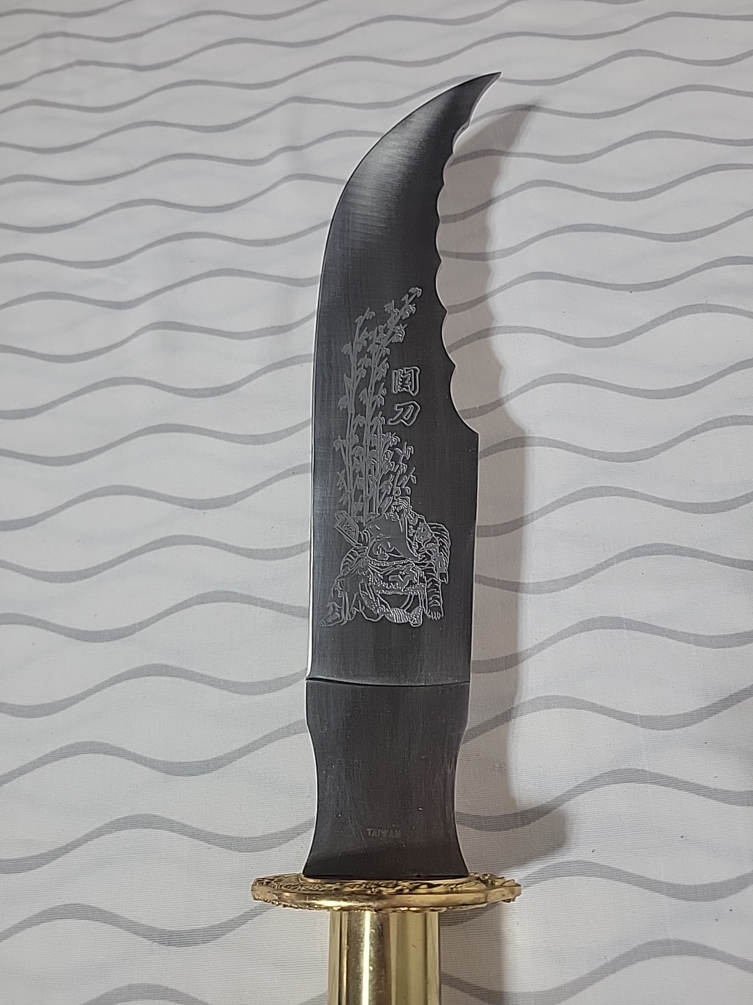 Vintage 37.5″ Chinese Dao Short Broadsword Taiwan – Bamboo Engraved Blade Wushu
