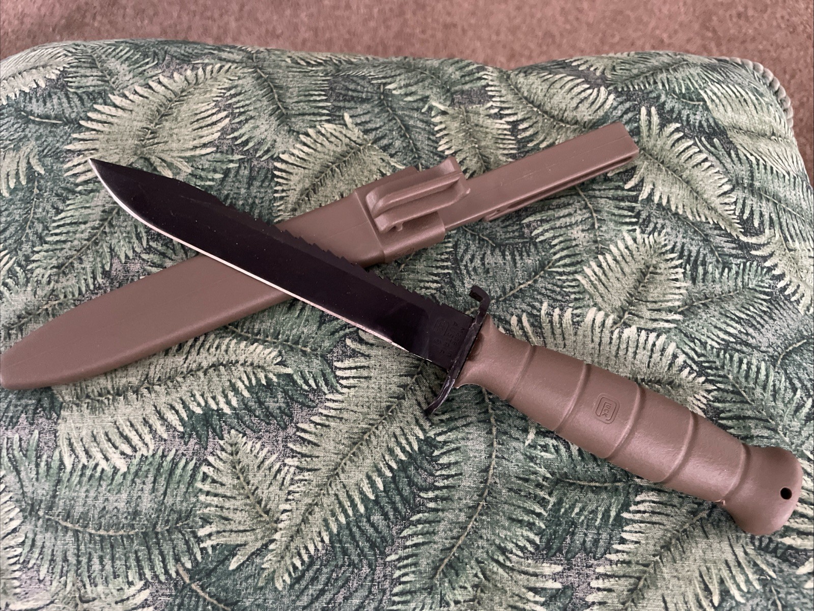 Glock 81 Austria bayonet fixed blade knife & sawback spine & Glock sheath