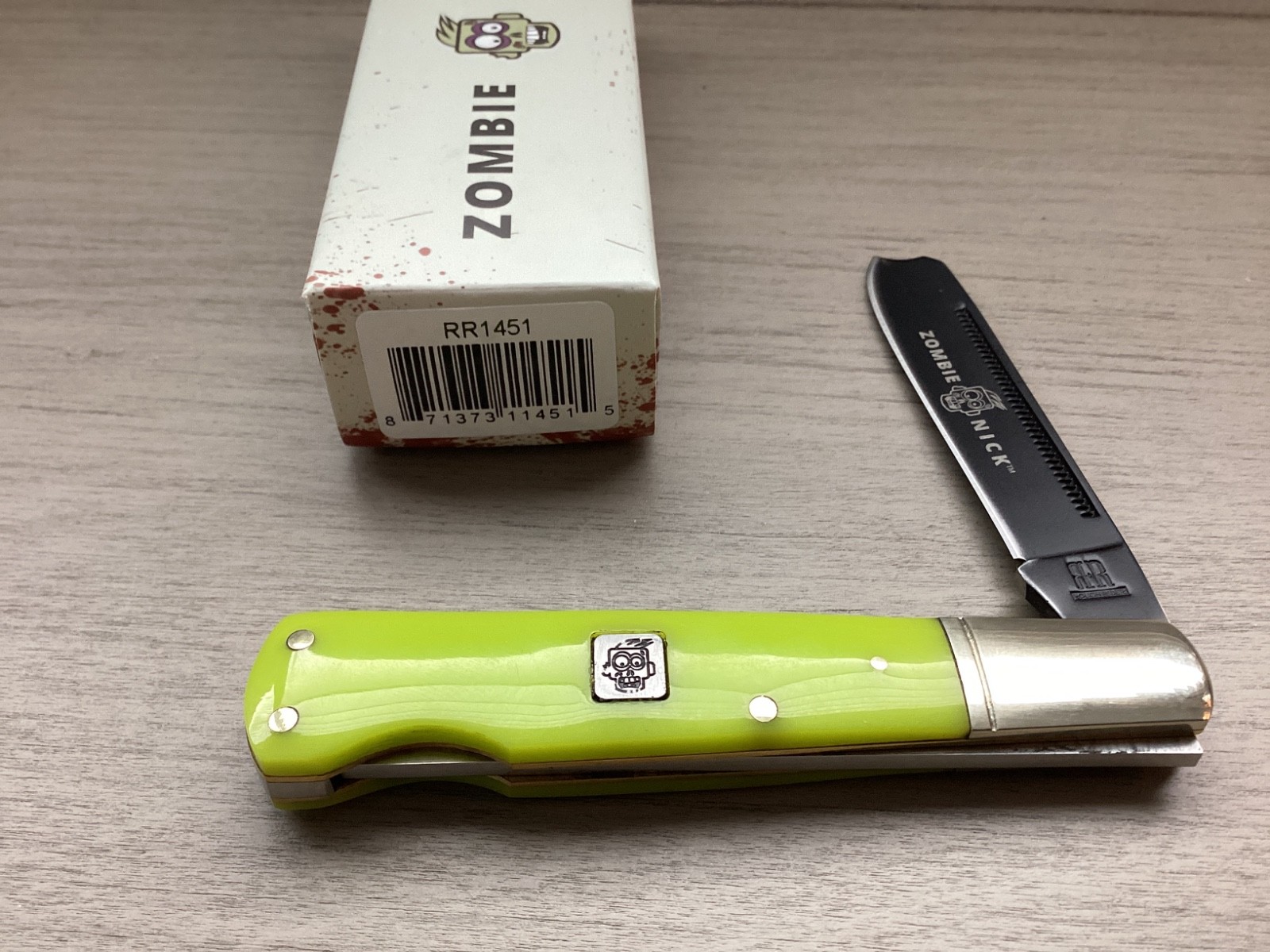 Rough Ryder Zombie Nick RR1451 Razor Pocket Knife Green/Black Single Blade