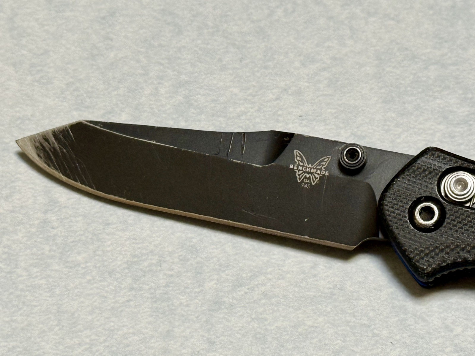 Benchmade 945BK-1 Mini Osborne Axis Reverse Tanto S30V Black/Blue G10