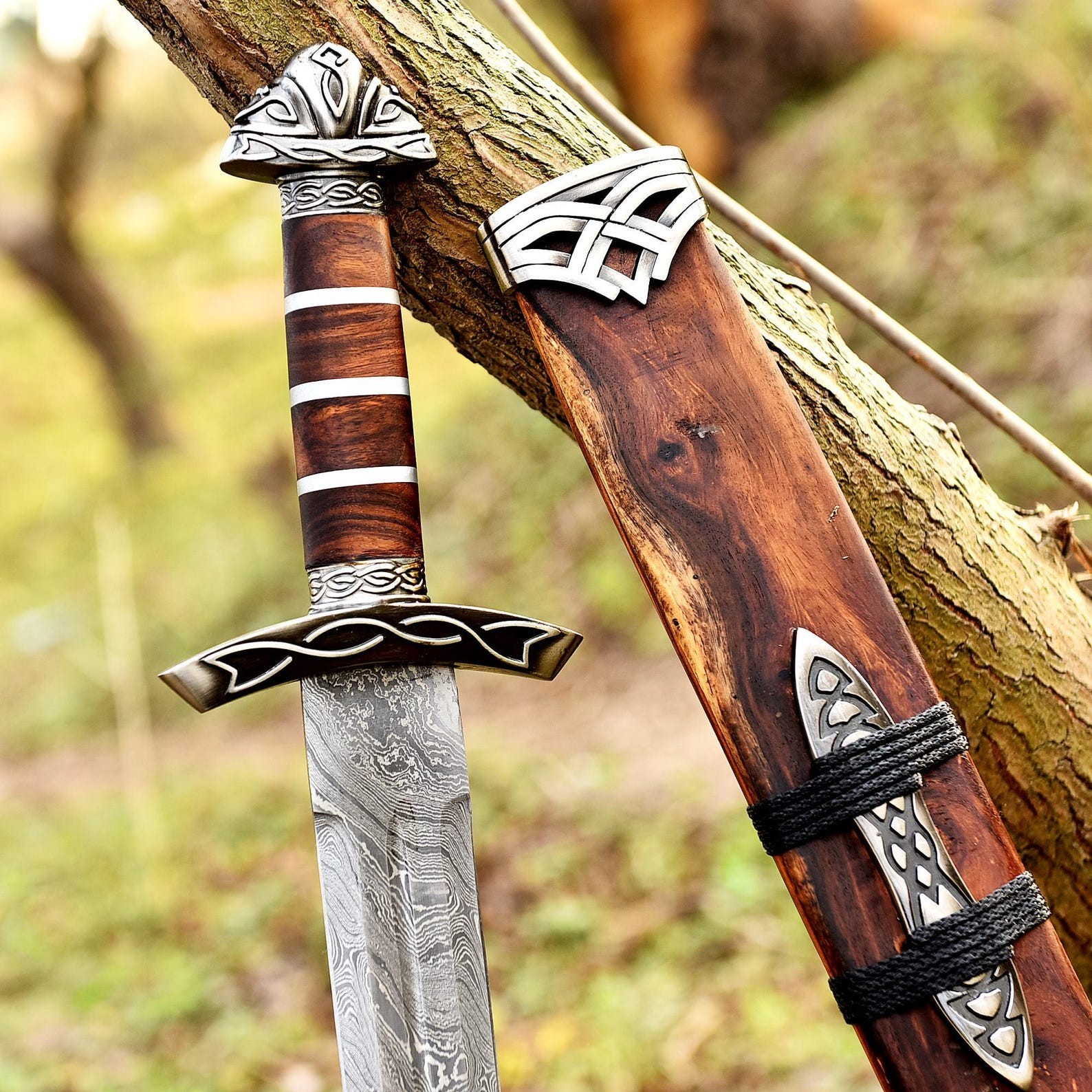 Handmade Damascus Steel Viking Sword: Medieval Replica with Scabbard