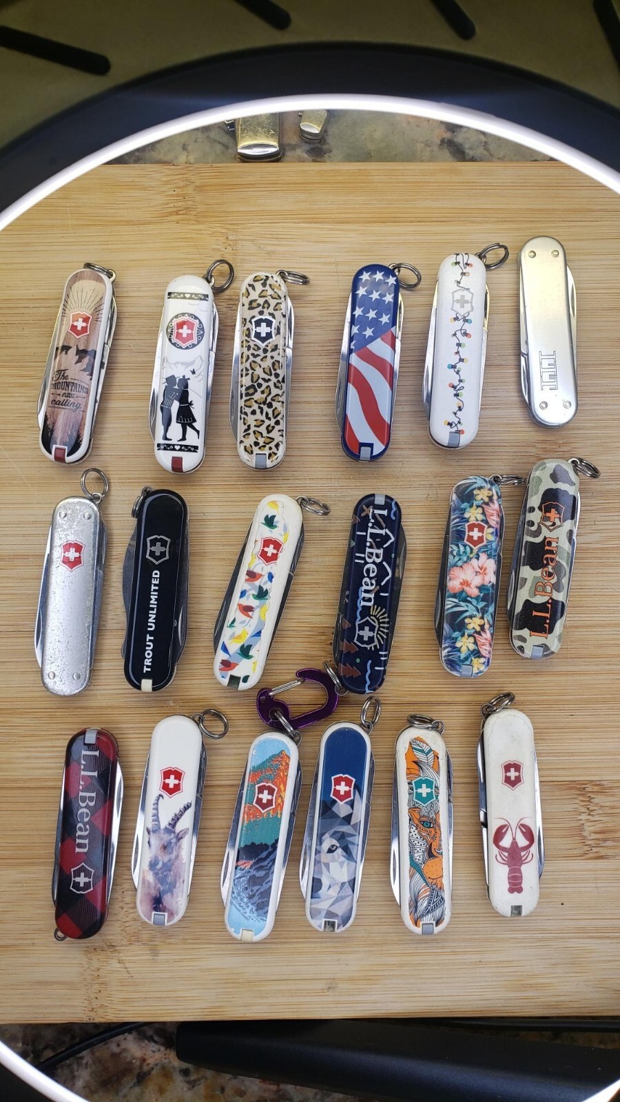 Victorinox Classic SD Mini Swiss Army Pocket Knife Assrtd Colors Pre-Owned 58mm