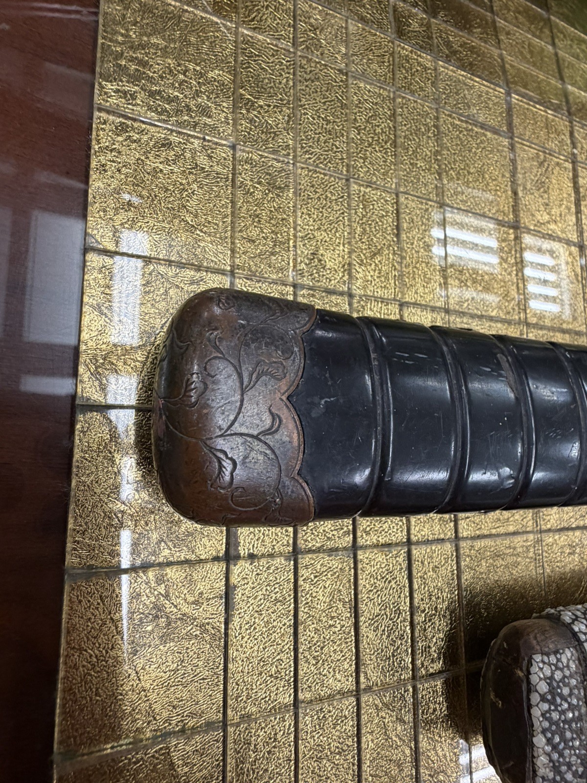 RARE Japanese tanto short sword with black-lacquered ribbed wood hilt