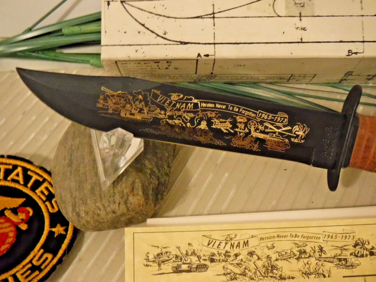 Vietnam Commemorative KA-BAR USMC Fighting Knife in original box 1217.