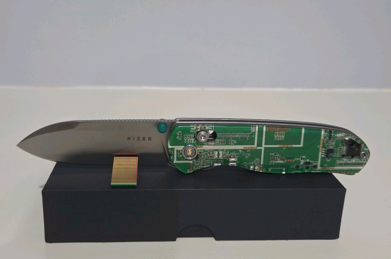 Kizer Drop Bear Knife Green PCB & Resin Exclusive Nitro V LE 111/300 V3619A18