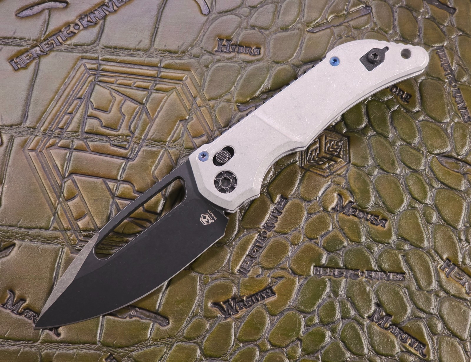Heretic Knives Koschei Battleworn Black Blizzard MagnaCut – H061-8A-BLZ