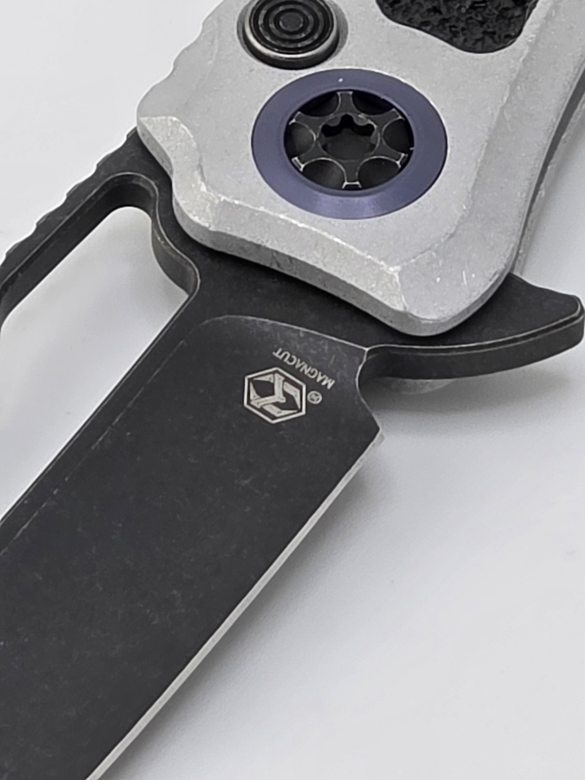 Heretic Knives Wraith V4 Manual Blizzardworn H001-8A-BLZ MagnaCut