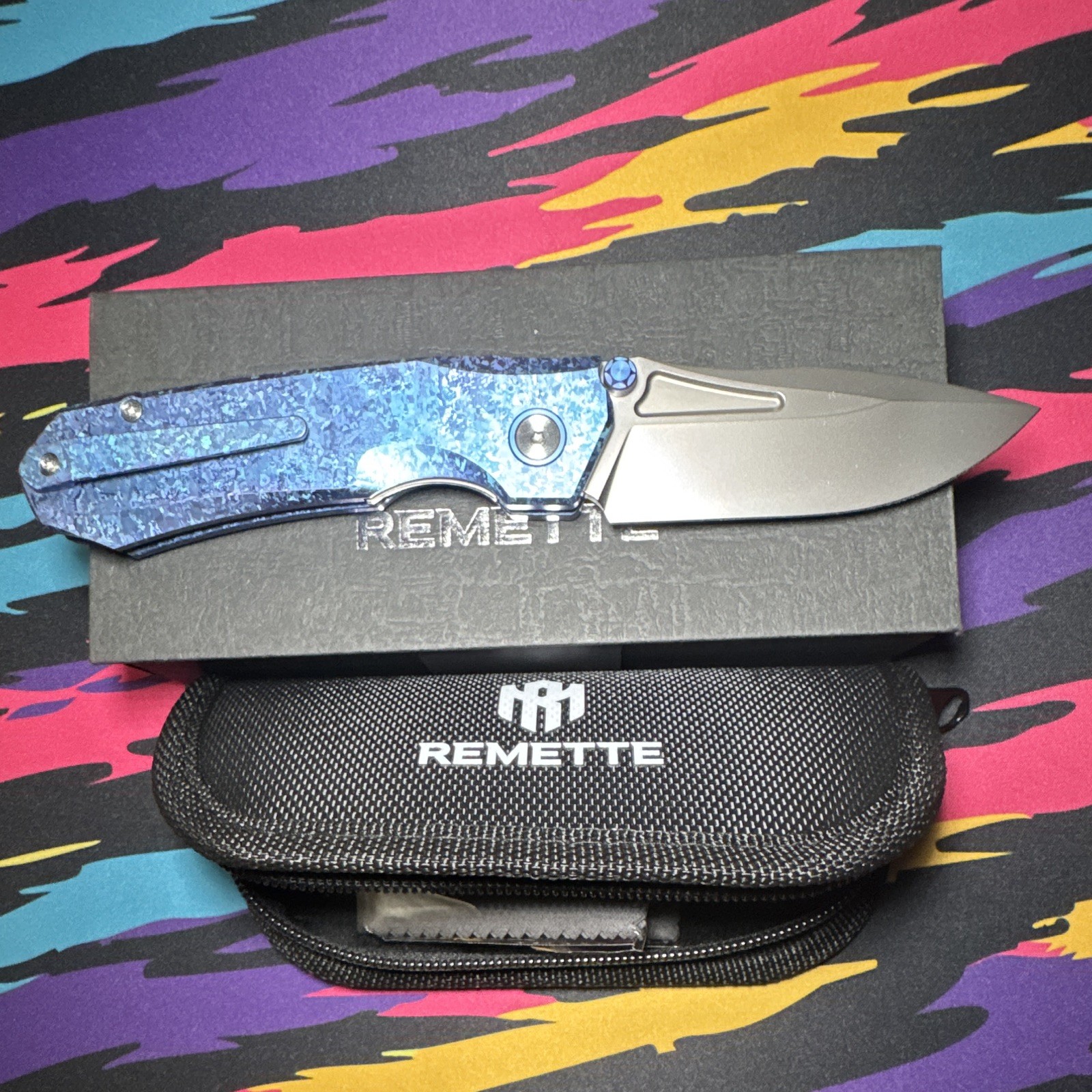 REMETTE RT-Rhino Button + Liner Lock Crystallized Blue Ti (3.1″ Pearlescent)
