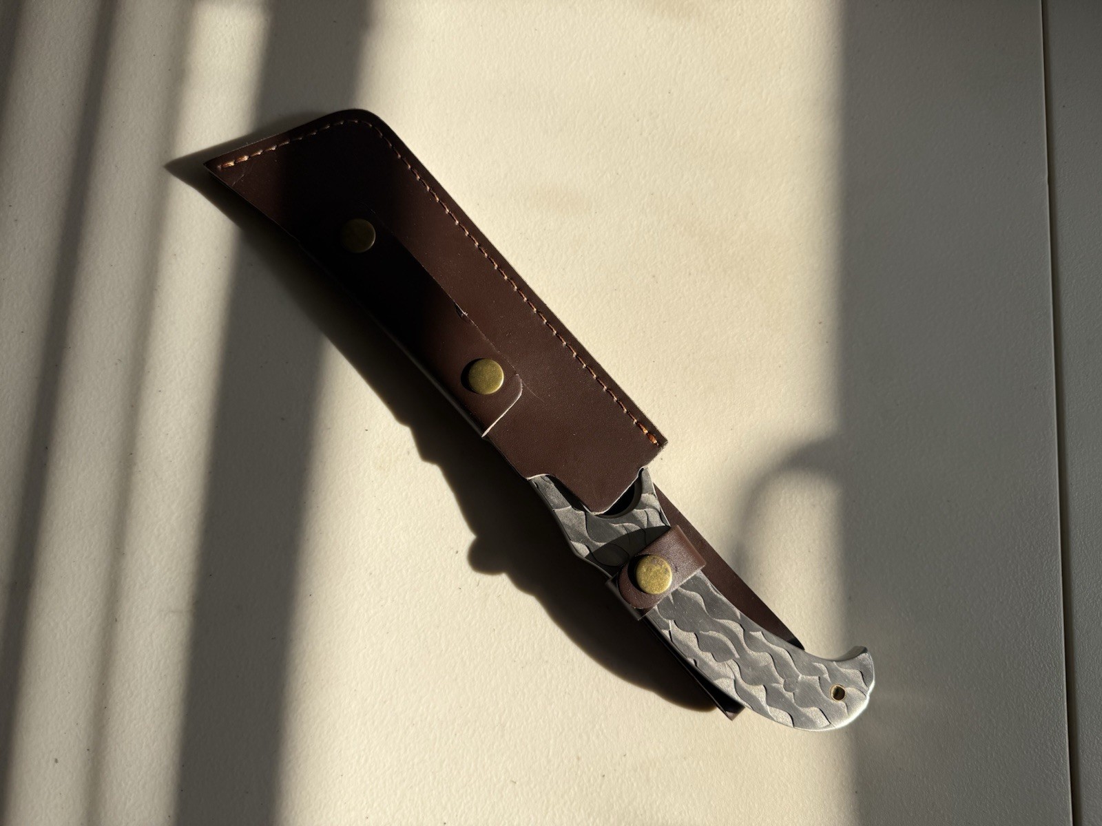 Handmade Damascus Steel Chef Knife with Forged Textured Handle & Leather Sheath