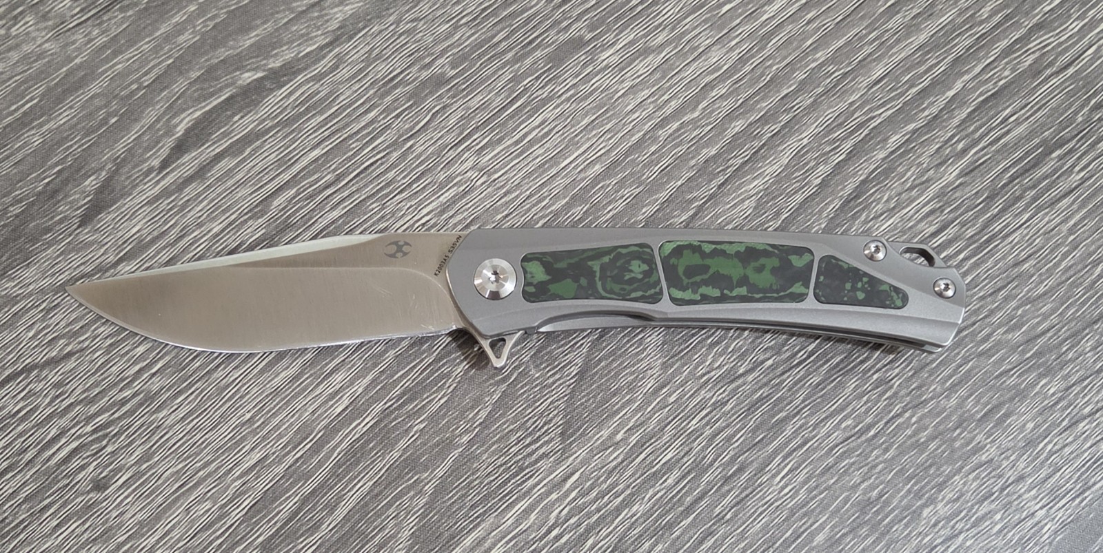 Kansept Gremlin – Gray Titanium – Jungle Carbon Fiber – S35VN – Frame Lock – EUC