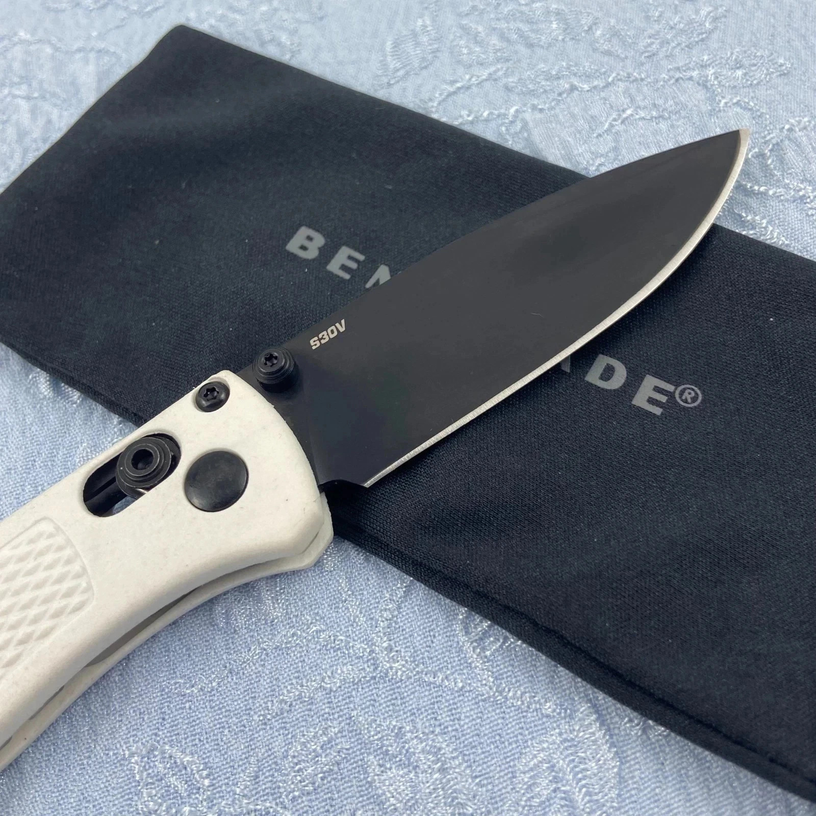 Benchmade 533BK-1 Mini Bugout Folding Knife White Grivory Handle S30V Blade USA