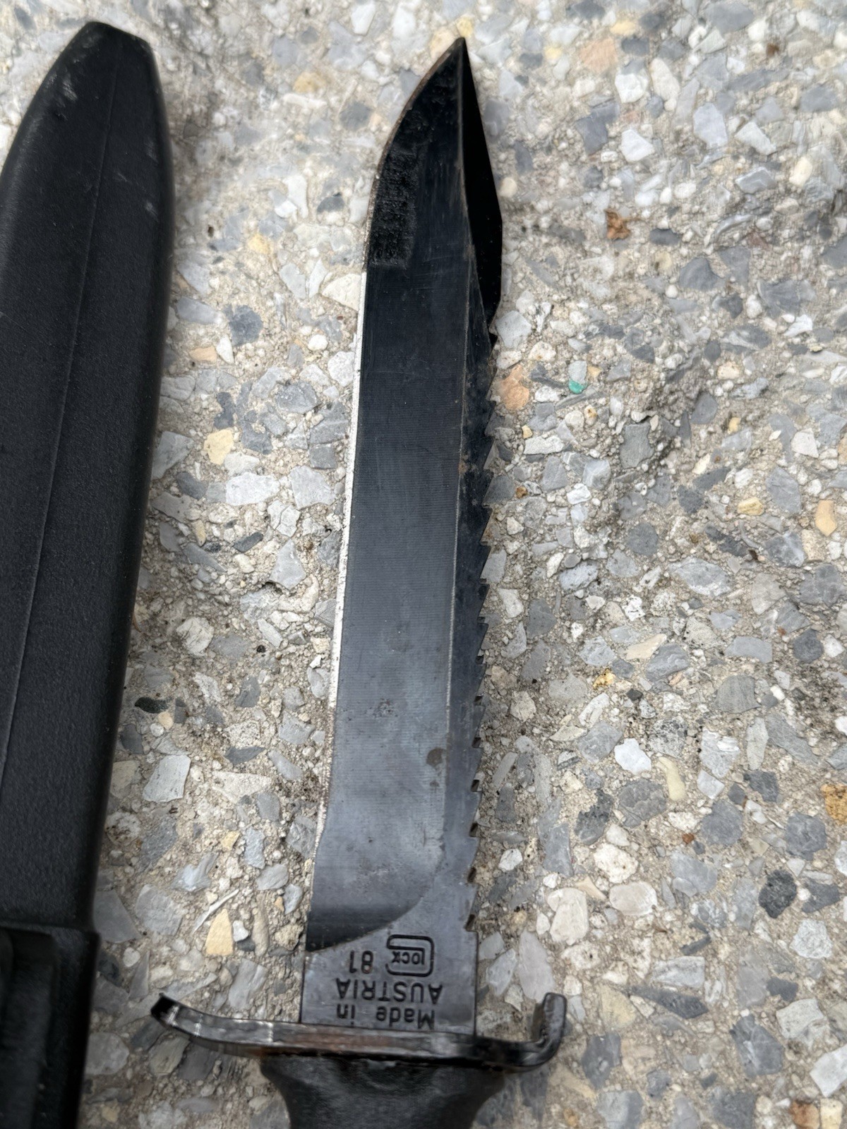 Glock Combat/Survival Fixed Blade Knife, Black Clip Point, Sheath, model 81