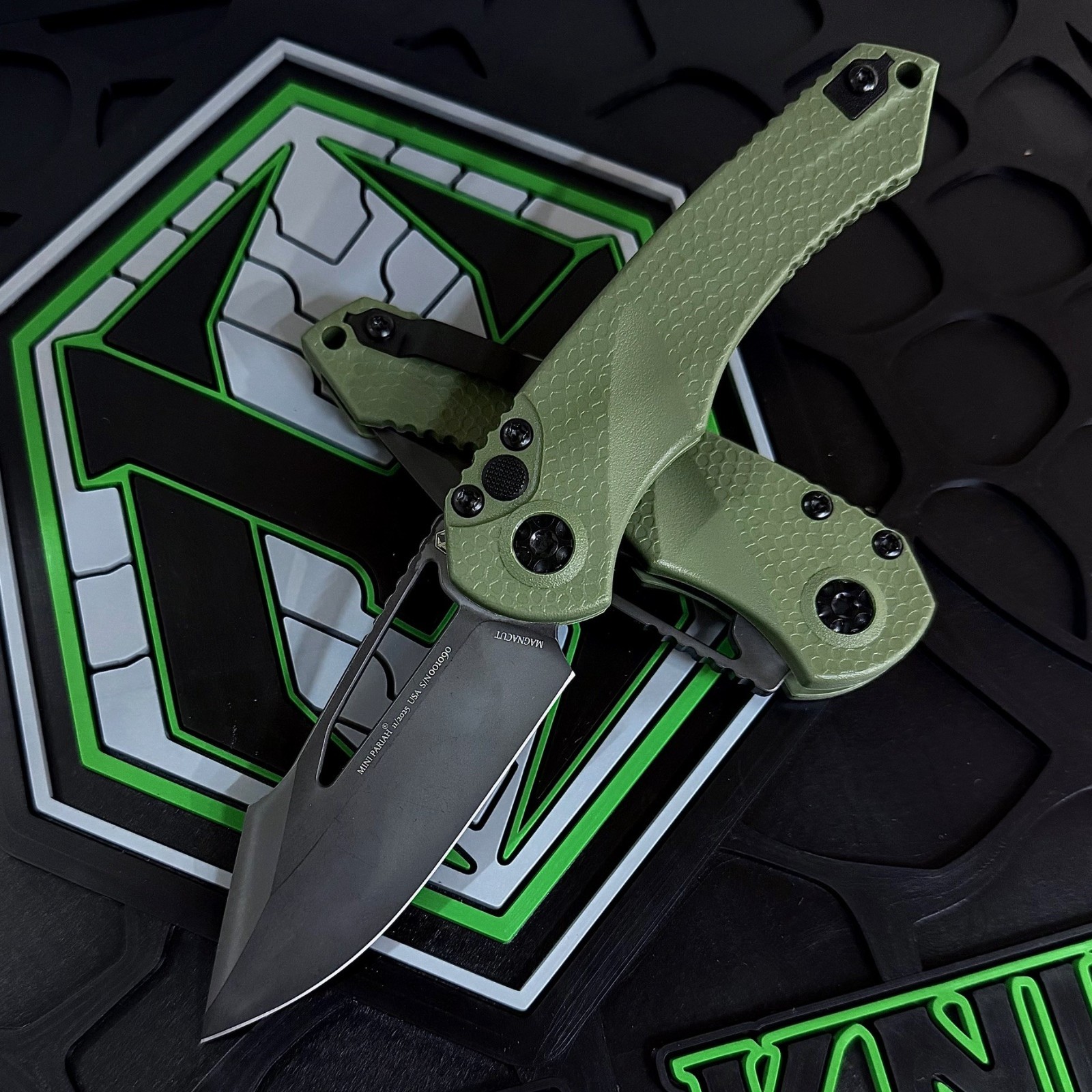 Heretic Knives Mini Pariah Manual Single Edge DLC OD Green Polymer MagnaCut