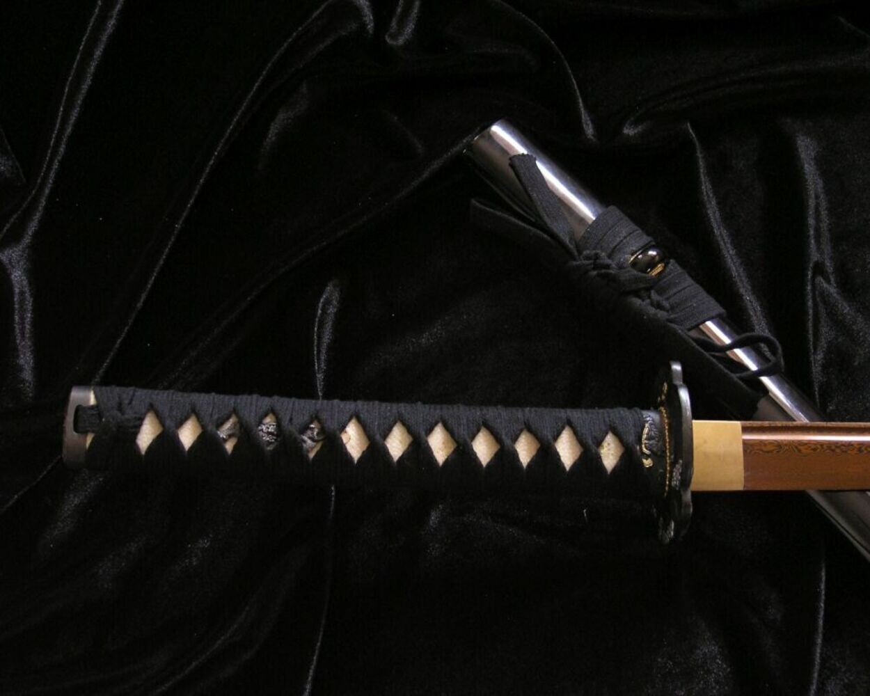 WONDERFUL KATANA WITH AN UNUSUAL BLADE – DAMAST + TR-026 STAND