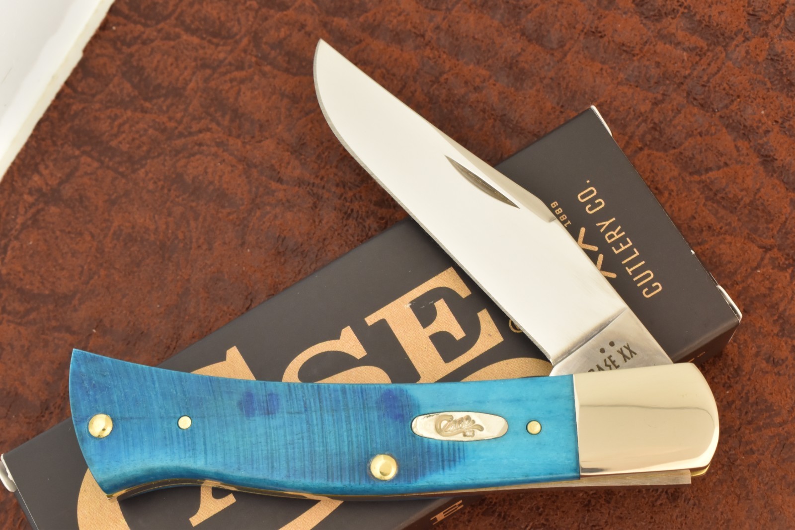 CASE XX USA 2026 SAWCUT CARIBBEAN BLUE BONE AXE HANDLE KNIFE TB61135 SS (36505)