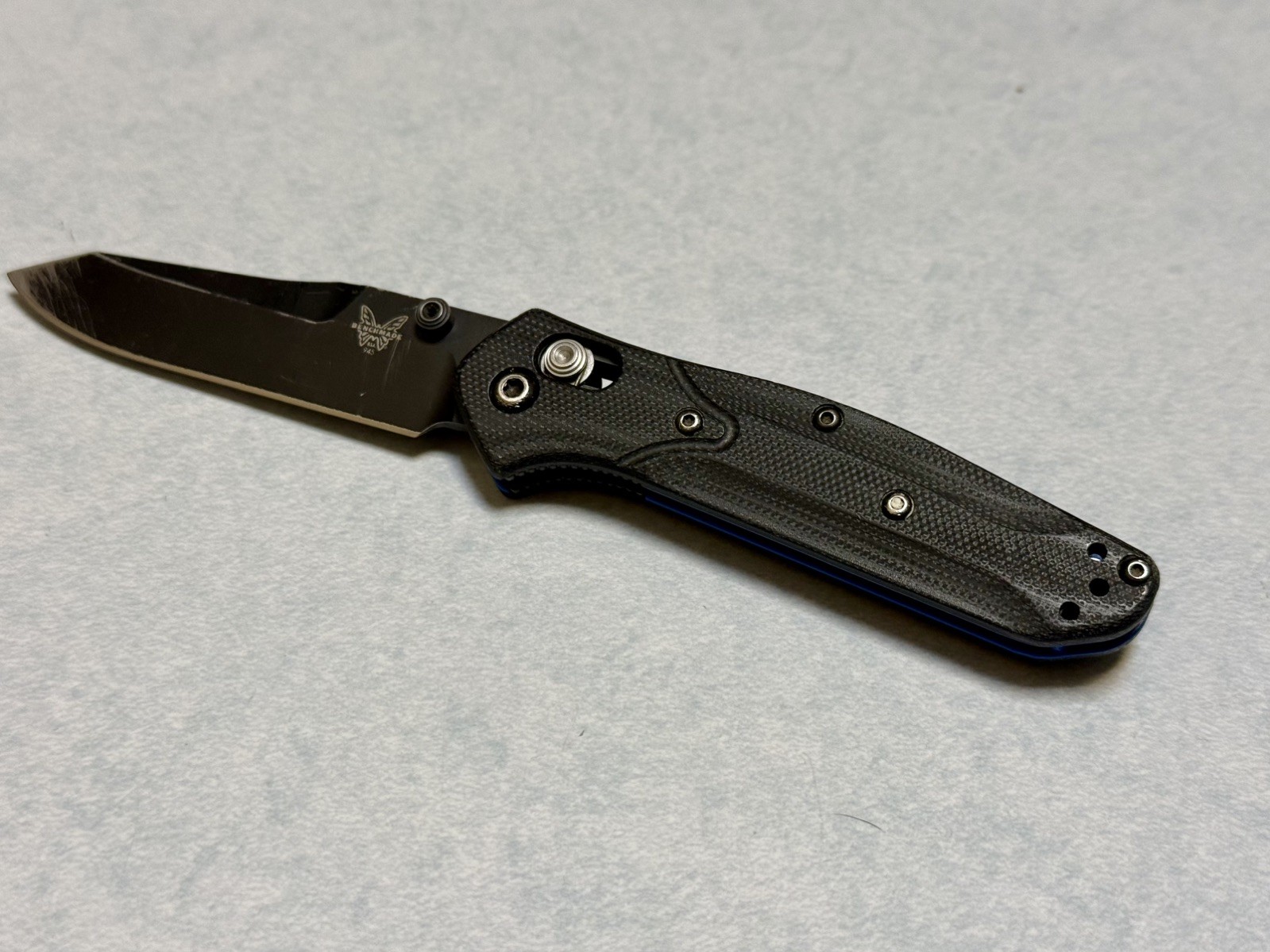Benchmade 945BK-1 Mini Osborne Axis Reverse Tanto S30V Black/Blue G10