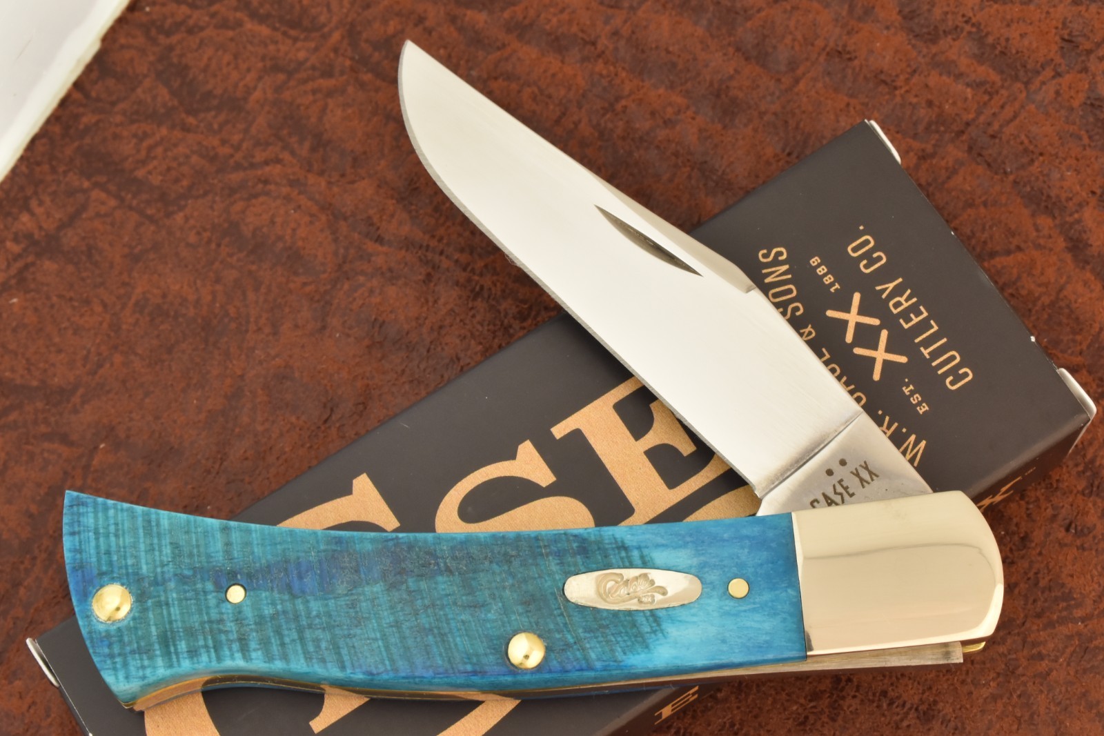 CASE XX USA 2026 SAWCUT CARIBBEAN BLUE BONE AXE HANDLE KNIFE TB61135 SS (36514)