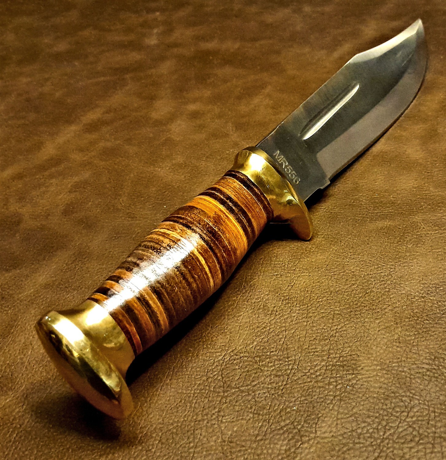 Marbles MR556 11.5″ Stacked Leather Stag Hunter w/Full Tang Leather Sheath