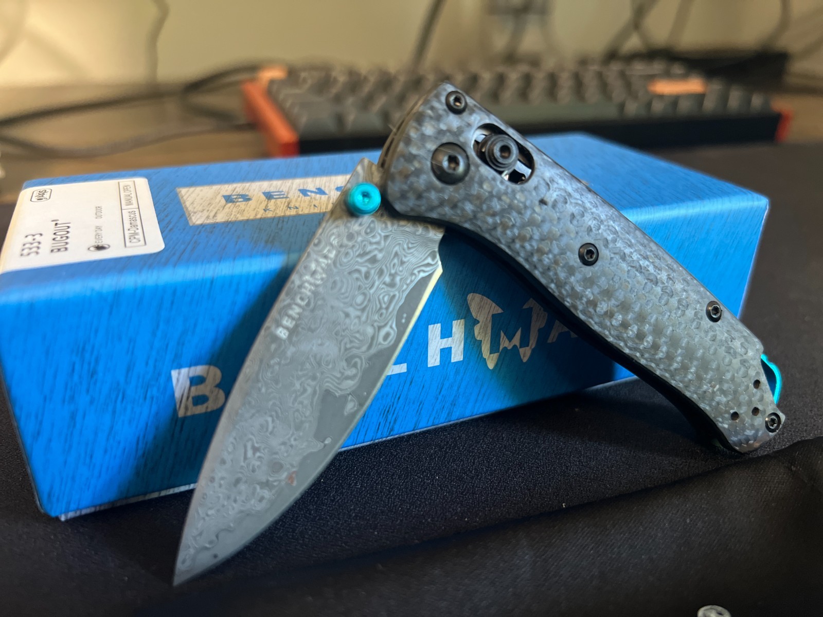 Benchmade Bugout 535 – CARBON AXIS Lock DAMASCUS – NEW