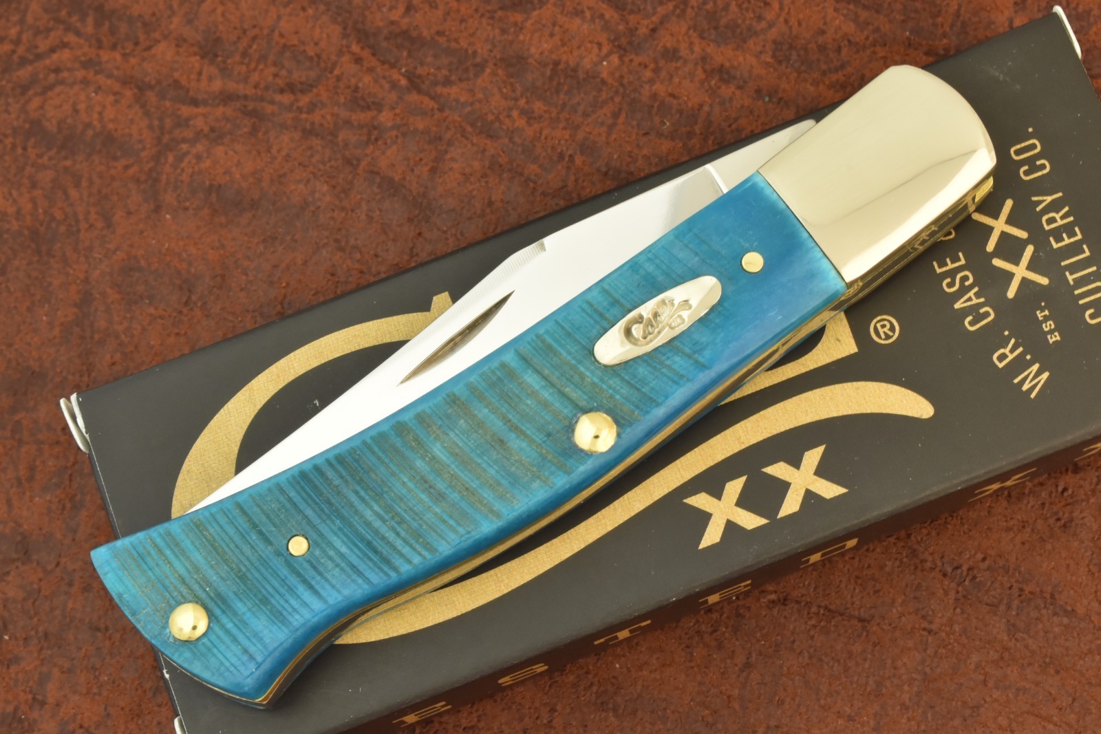 CASE XX USA 2026 SAWCUT CARIBBEAN BLUE BONE AXE HANDLE KNIFE TB61135 SS (36512)