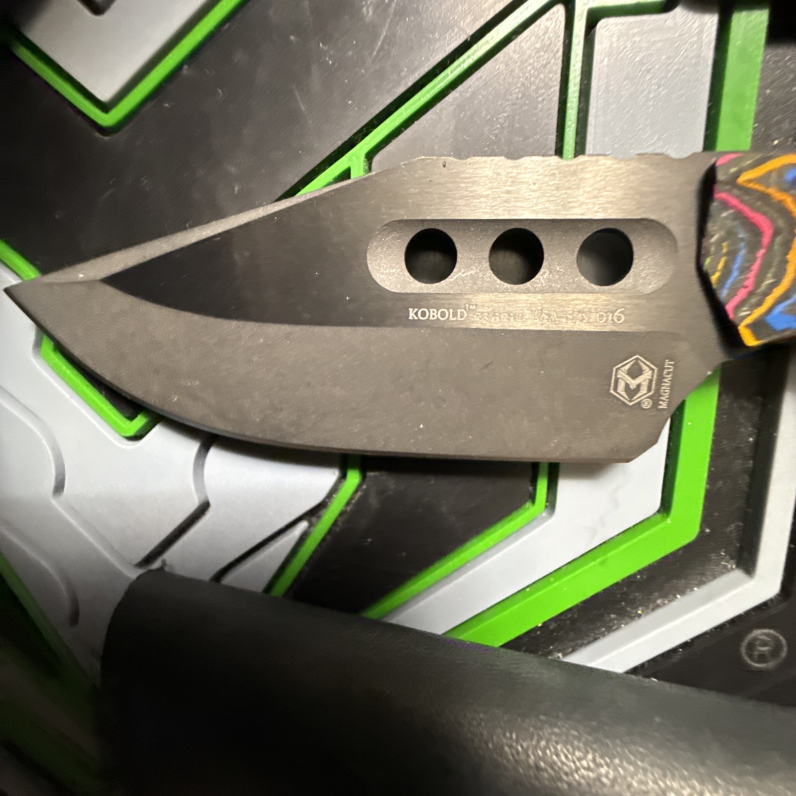 Heretic Kobold DLC 80’s Camo Carbon Exclusive