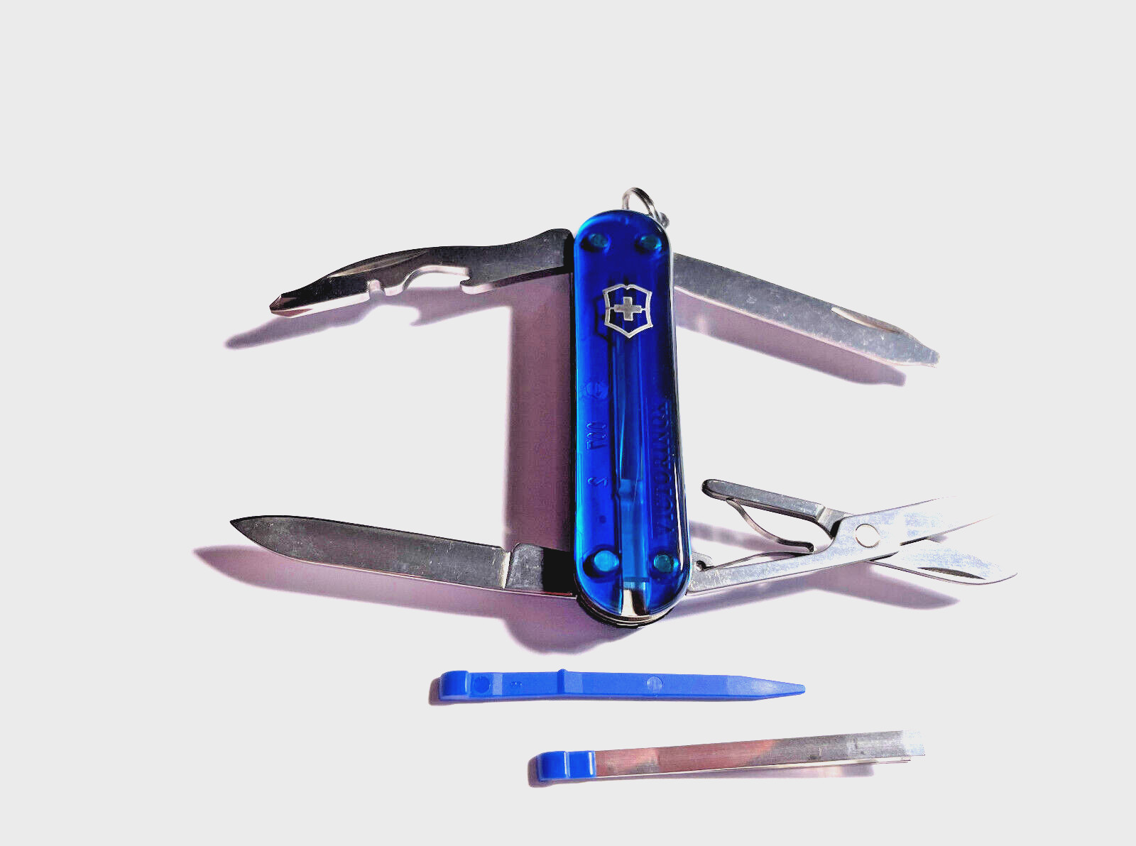 NEW in Box Victorinox Swiss Army 58mm Knife : SAPPHIRE BLUE MANAGER : 0.6365.T2