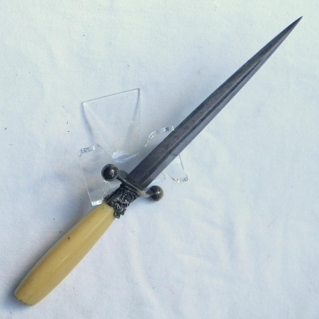 S.S. Brittain & Co, Sheffield 1880s “swan” logo gentlemen’s dagger; rare type